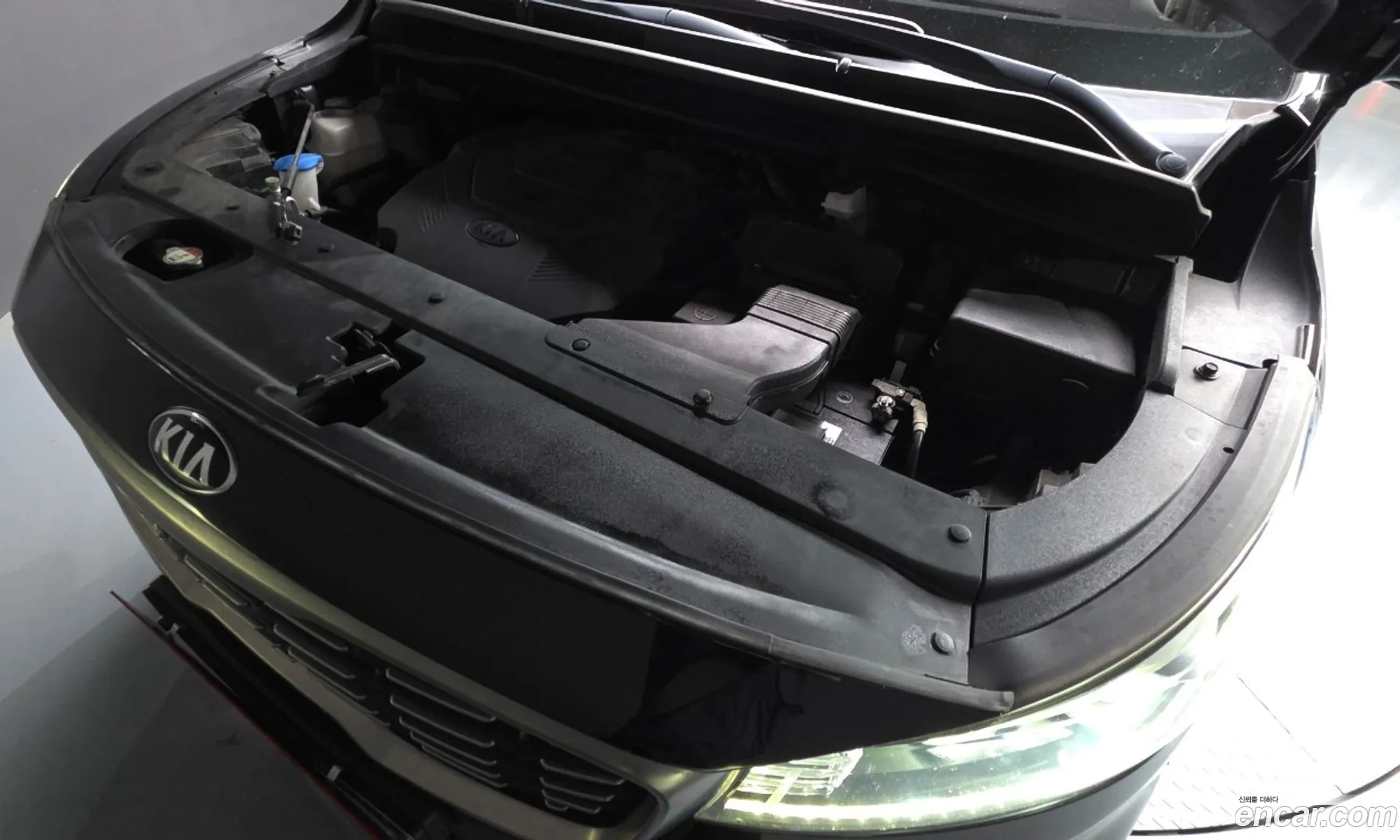 Kia Carnival 2018 KNAME811BKS446784 — 8