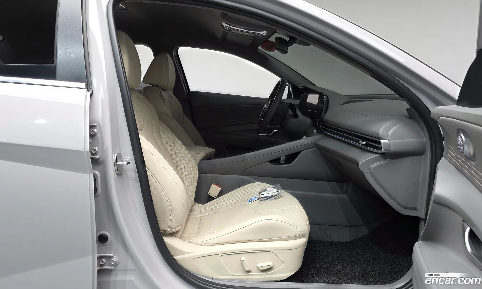 Hyundai Elantra 2026 — 25