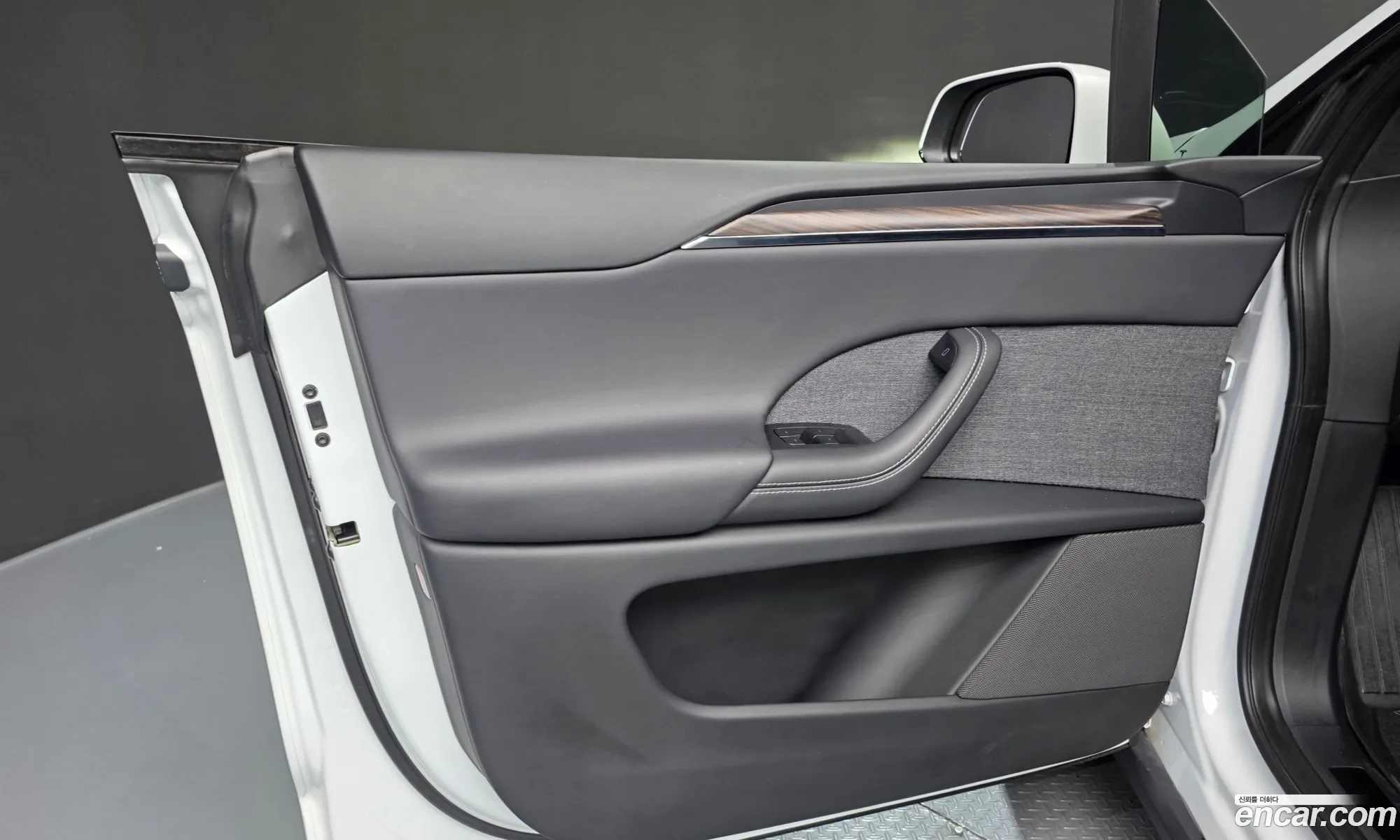 Tesla Model X 2023 — 5