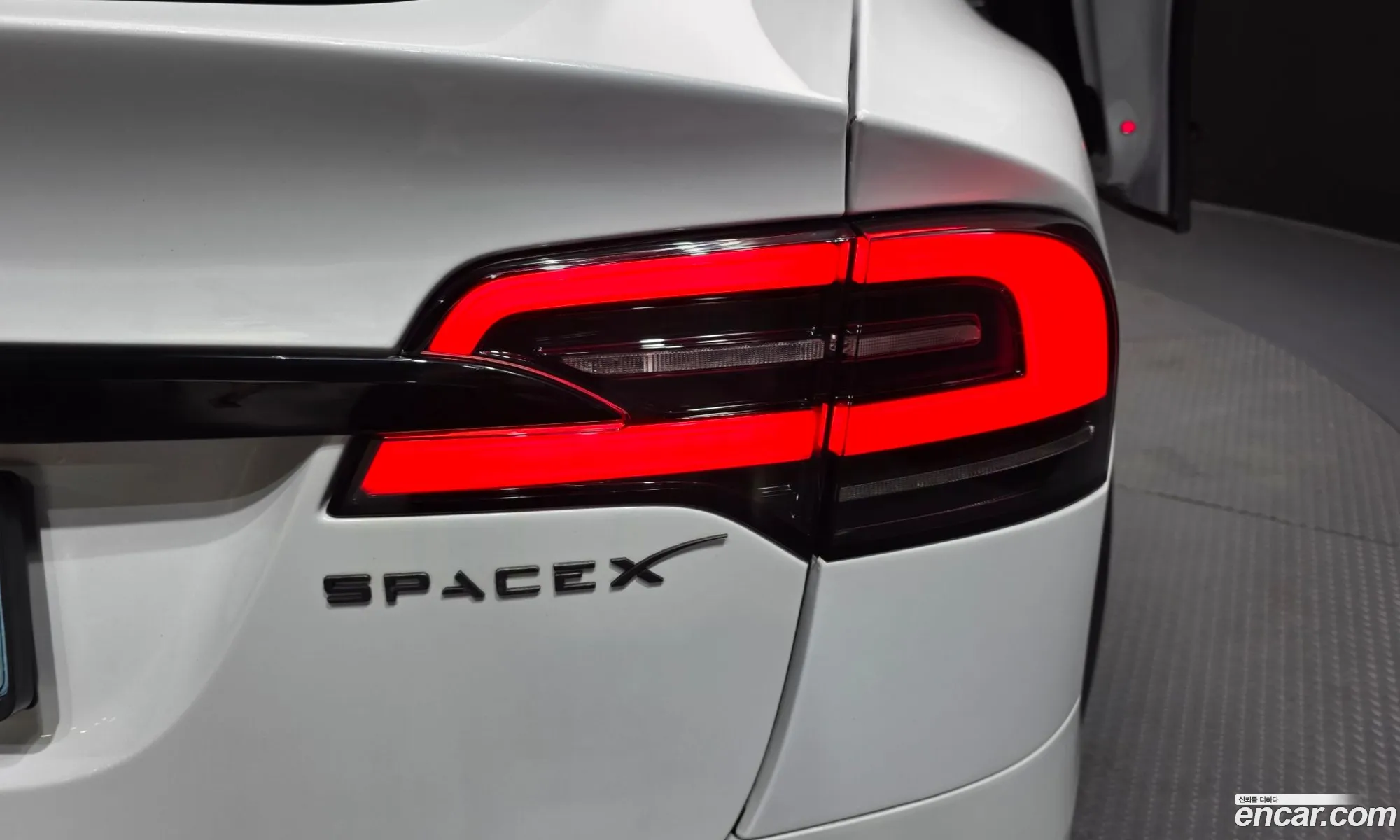 Tesla Model X 2023 — 32