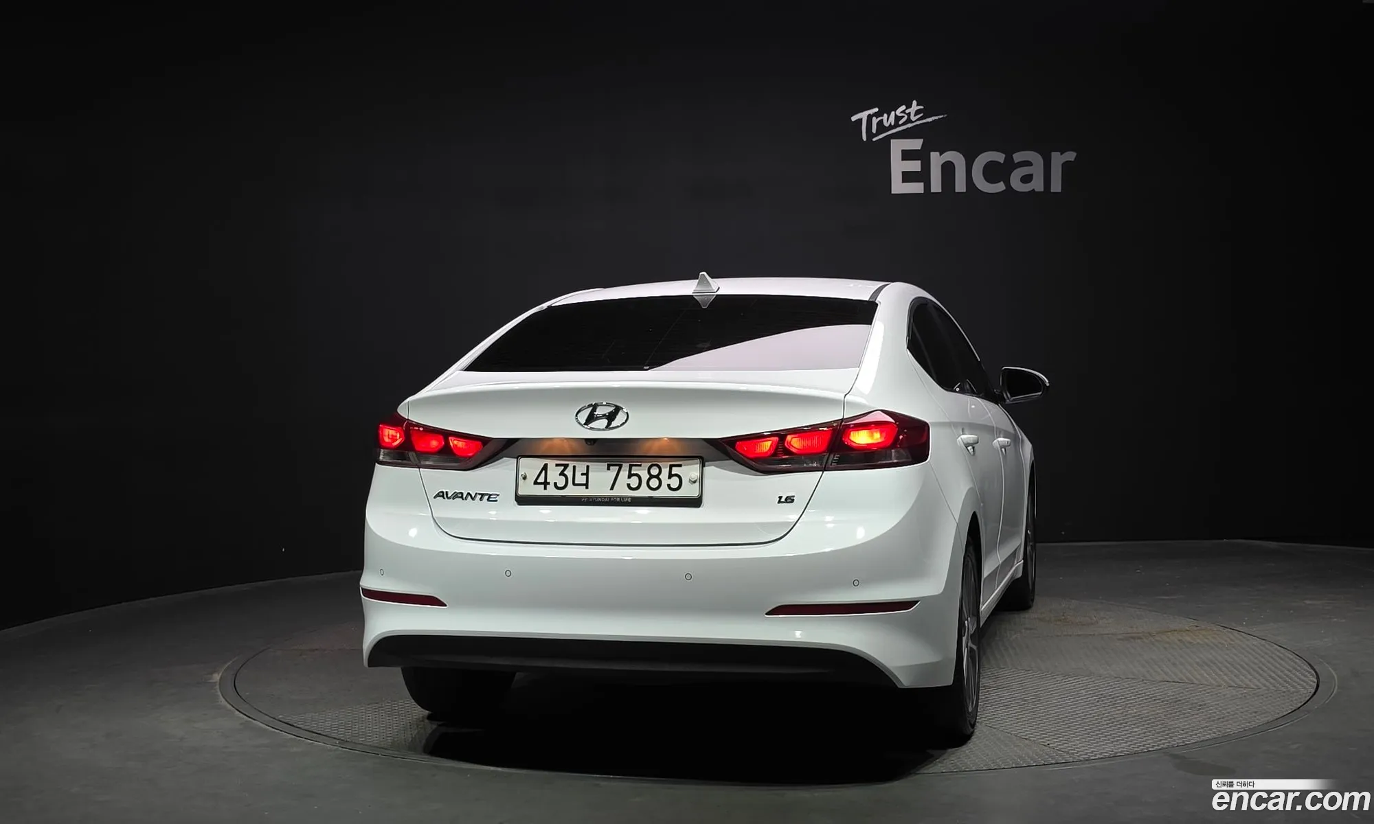 Hyundai Elantra AD 2018 KMHD641DBJU683136 — 3