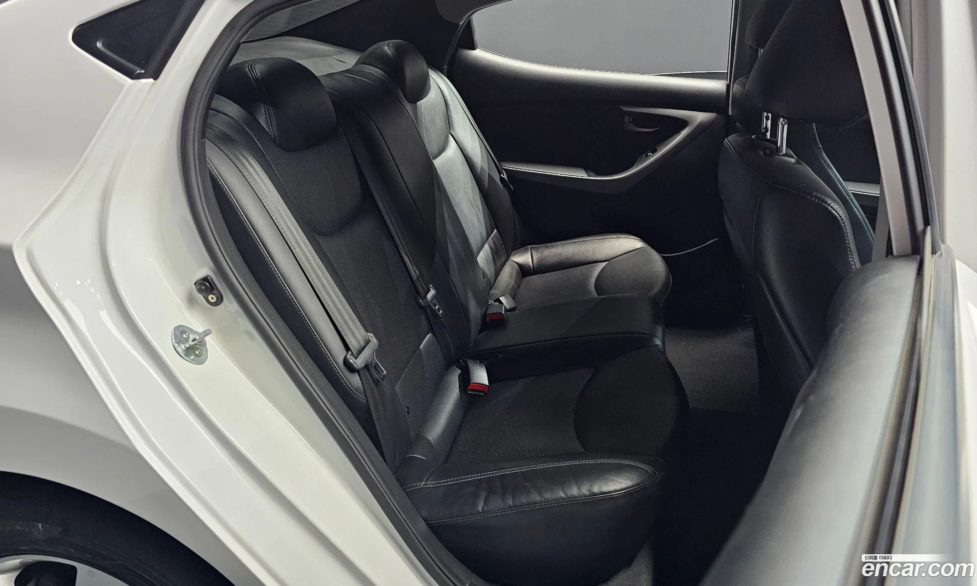 Hyundai Elantra MD 2013 KMHDG41DBEU894312 — 28