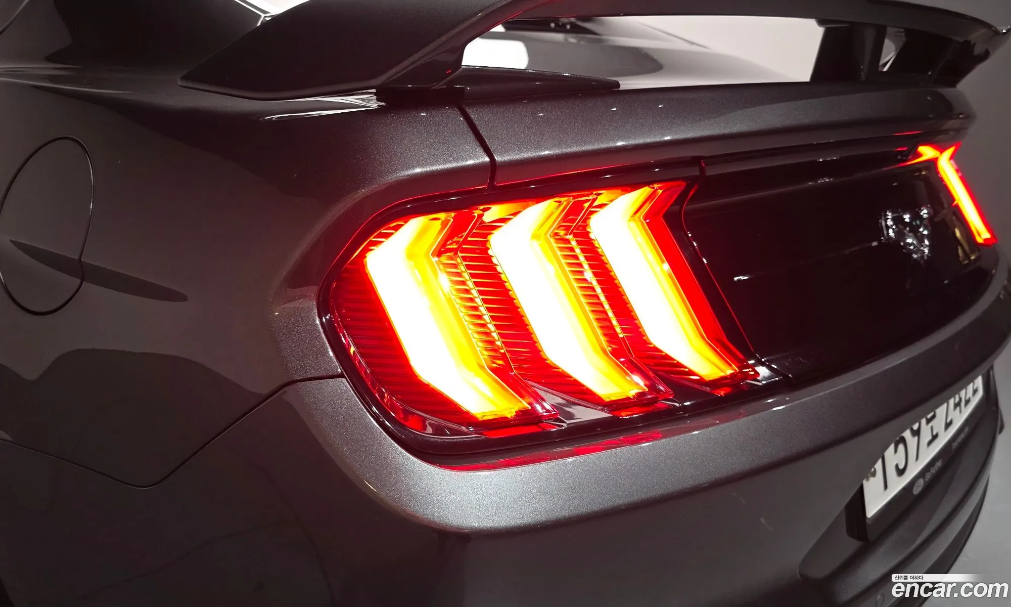 Ford Mustang 2019 1FA6P8TH0K5202998 — 9