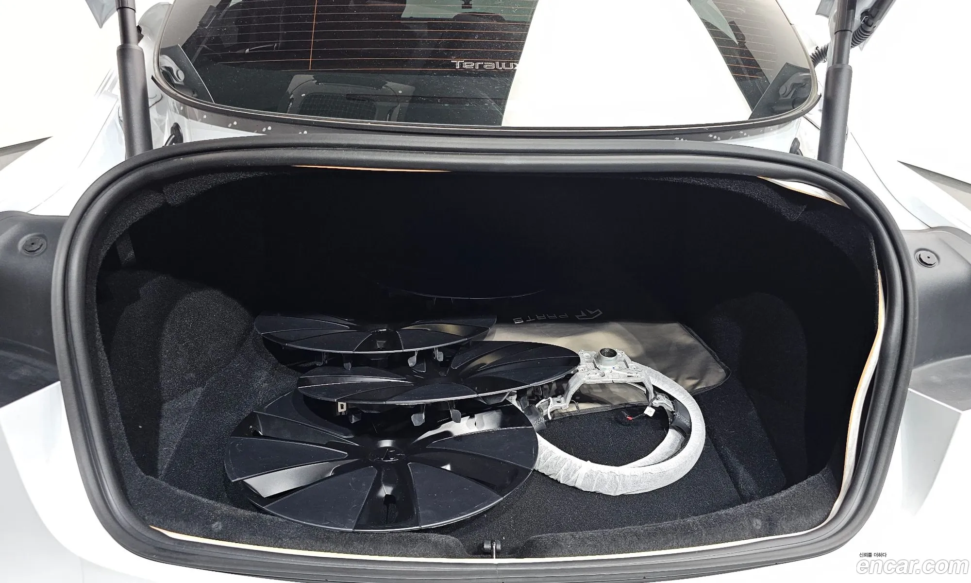 Tesla Model 3 2024 LRW3E7EK111111111 — 16