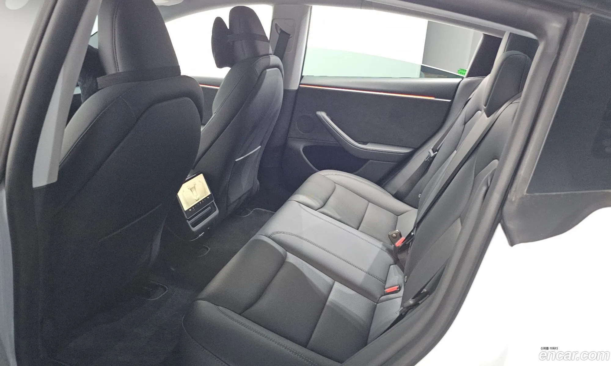 Tesla Model 3 2024 LRW3E7EK111111111 — 29