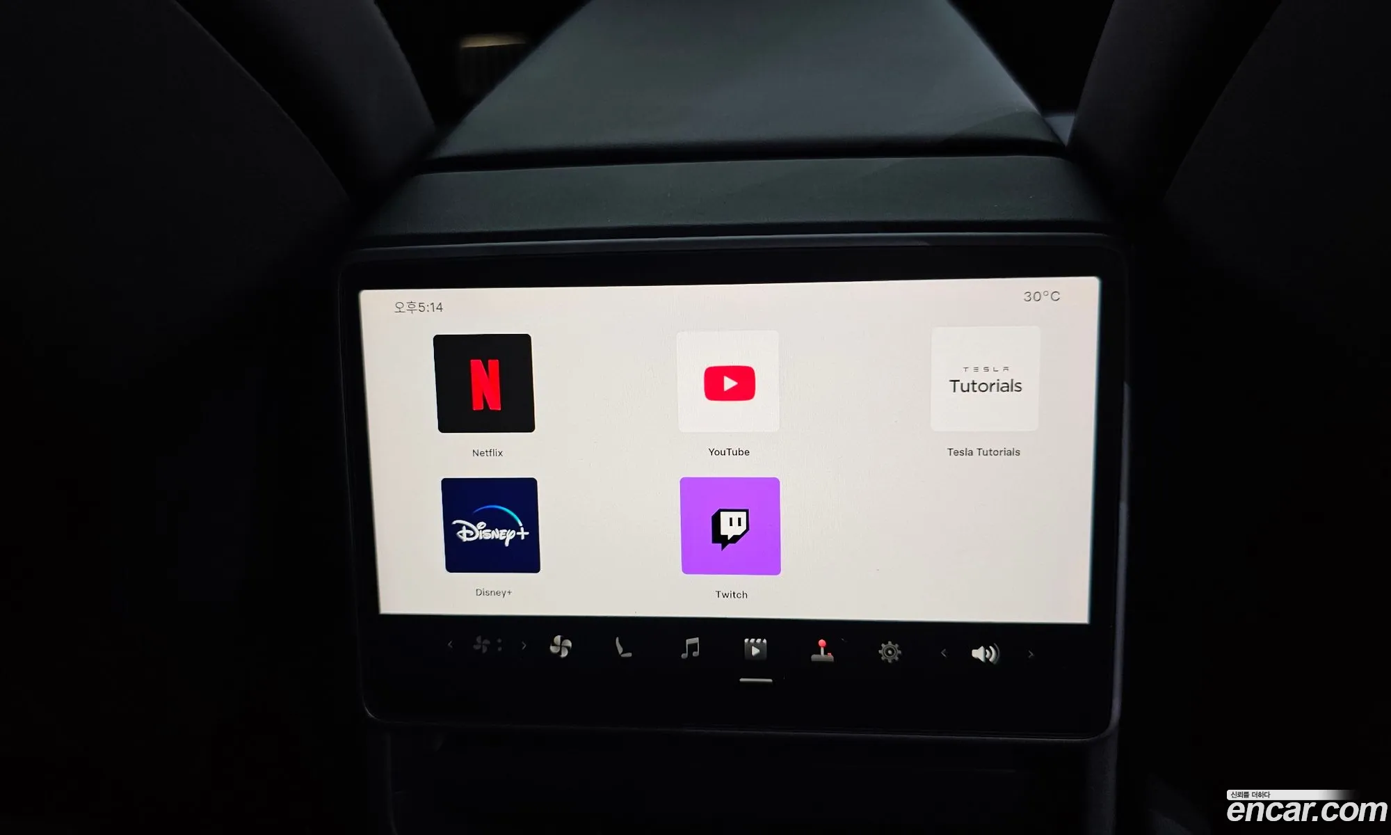 Tesla Model 3 2024 LRW3E7EK111111111 — 9
