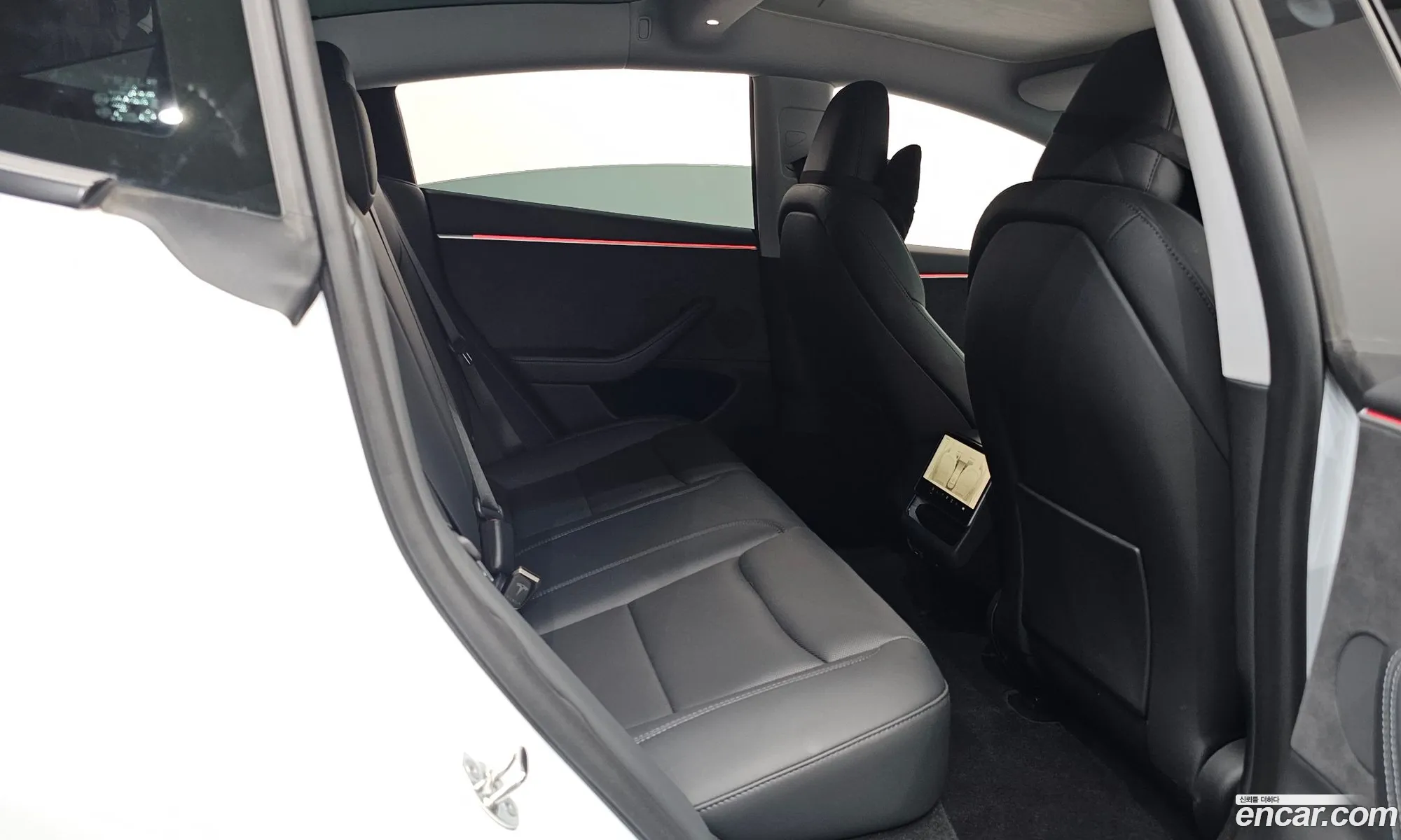 Tesla Model 3 2024 LRW3E7EK111111111 — 19