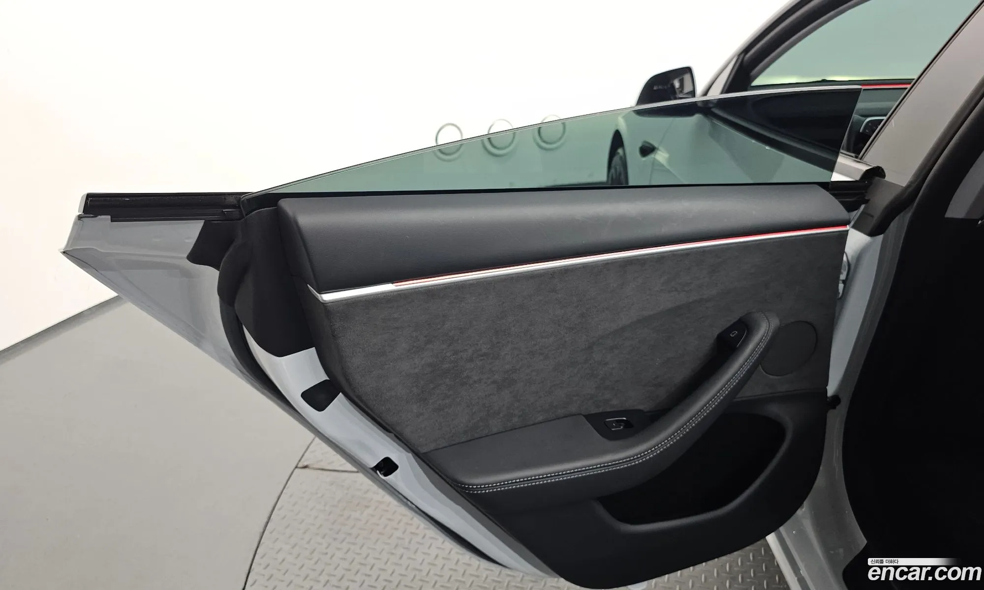 Tesla Model 3 2024 LRW3E7EK111111111 — 25