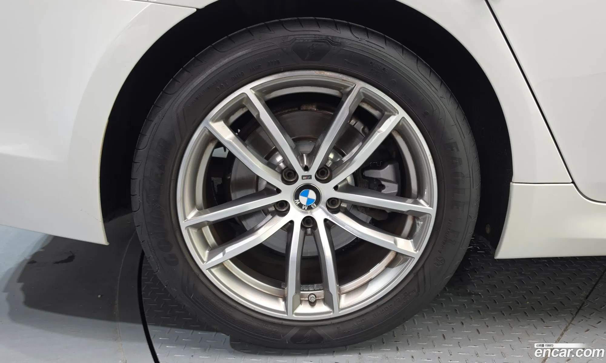 BMW 5 Series 2017 WBAJC3107HG855242 — 7