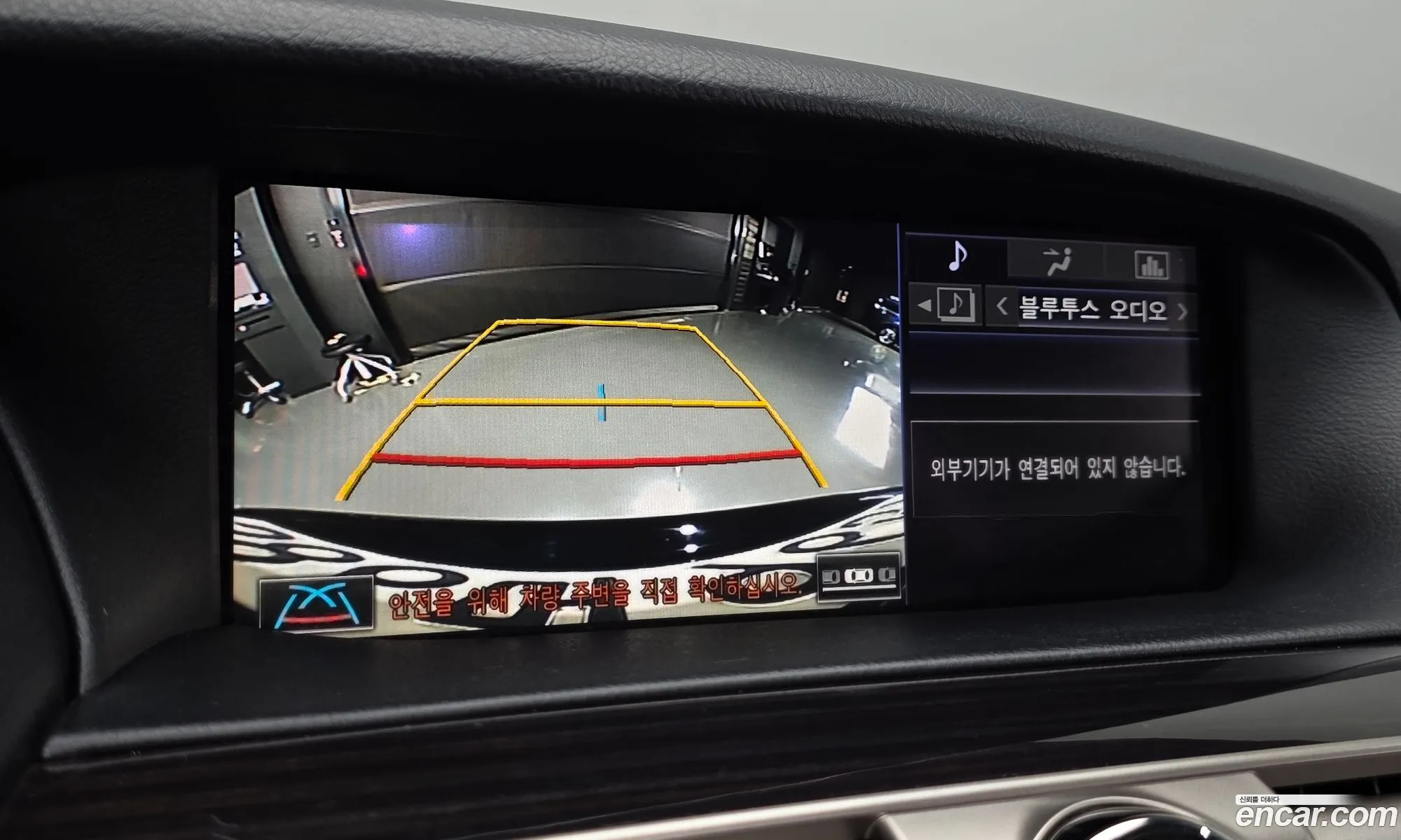 Lexus LS460 2017 JTHCL1EF1H5027681 — 6