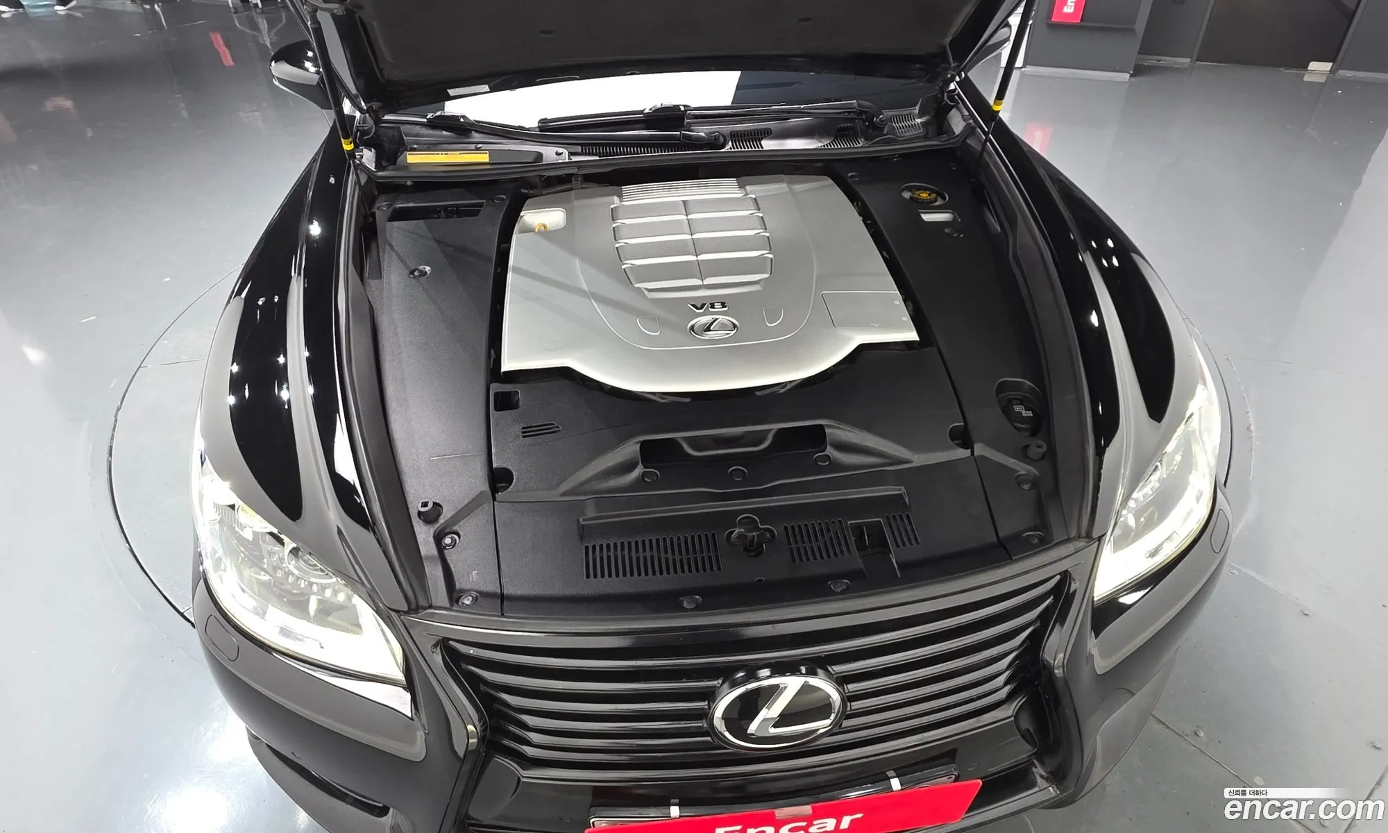 Lexus LS460 2017 JTHCL1EF1H5027681 — 10