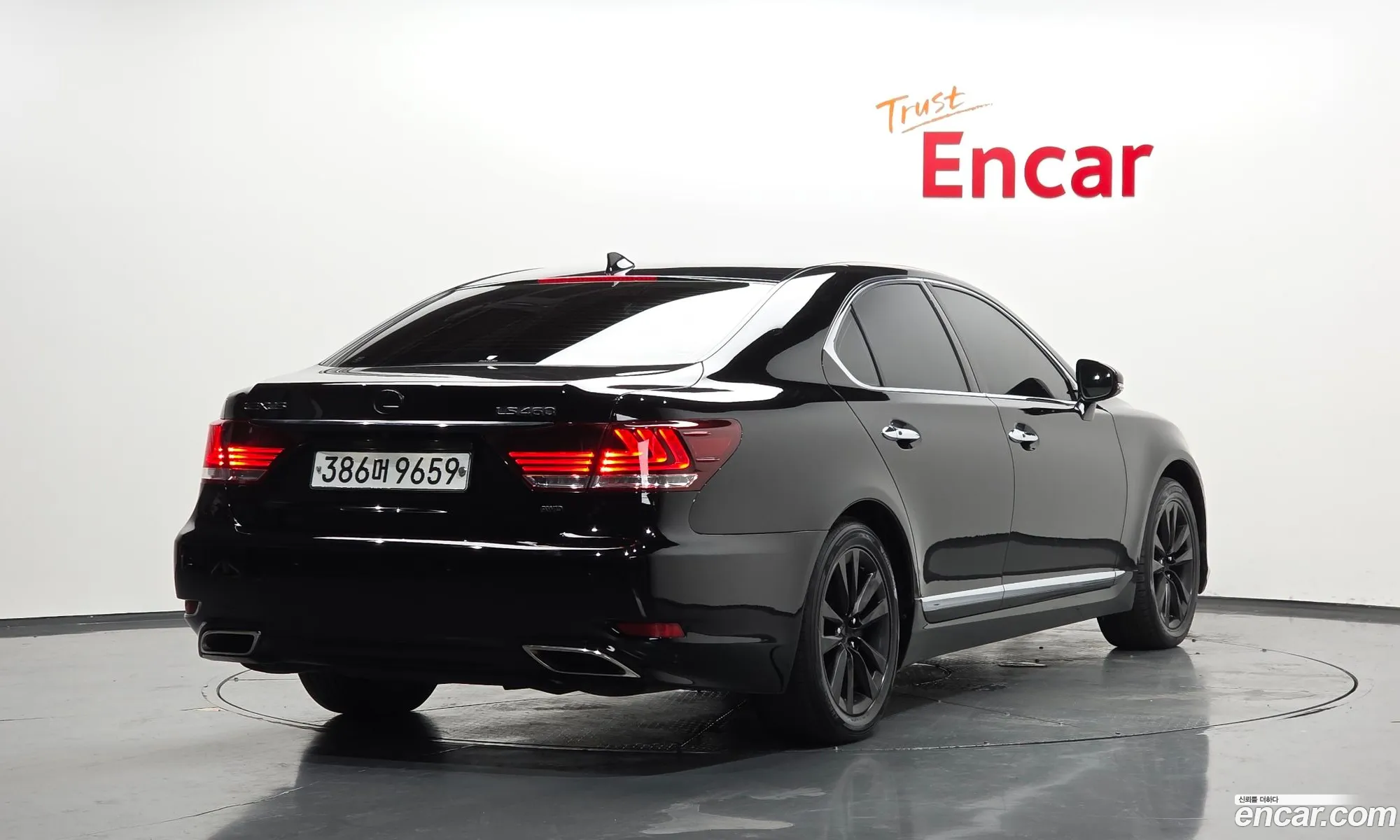 Lexus LS460 2017 JTHCL1EF1H5027681 — 13