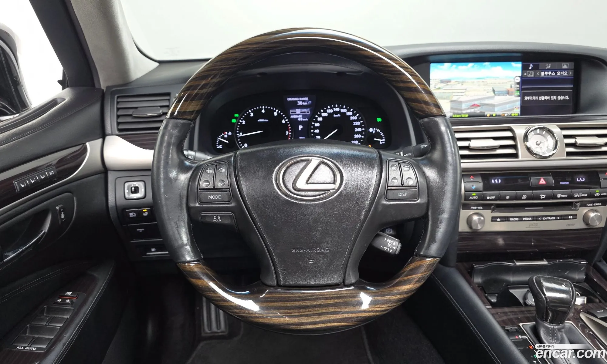 Lexus LS460 2017 JTHCL1EF1H5027681 — 18