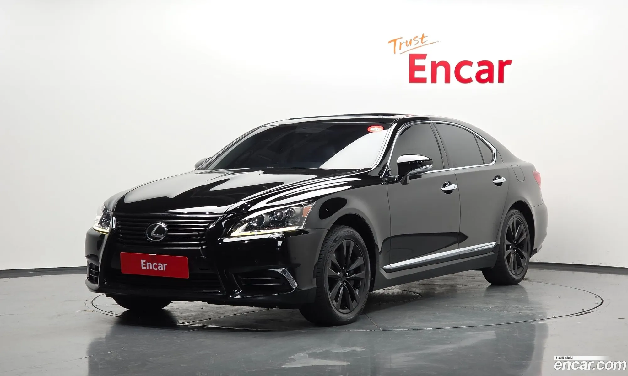 Lexus LS460 2017 JTHCL1EF1H5027681 — 14