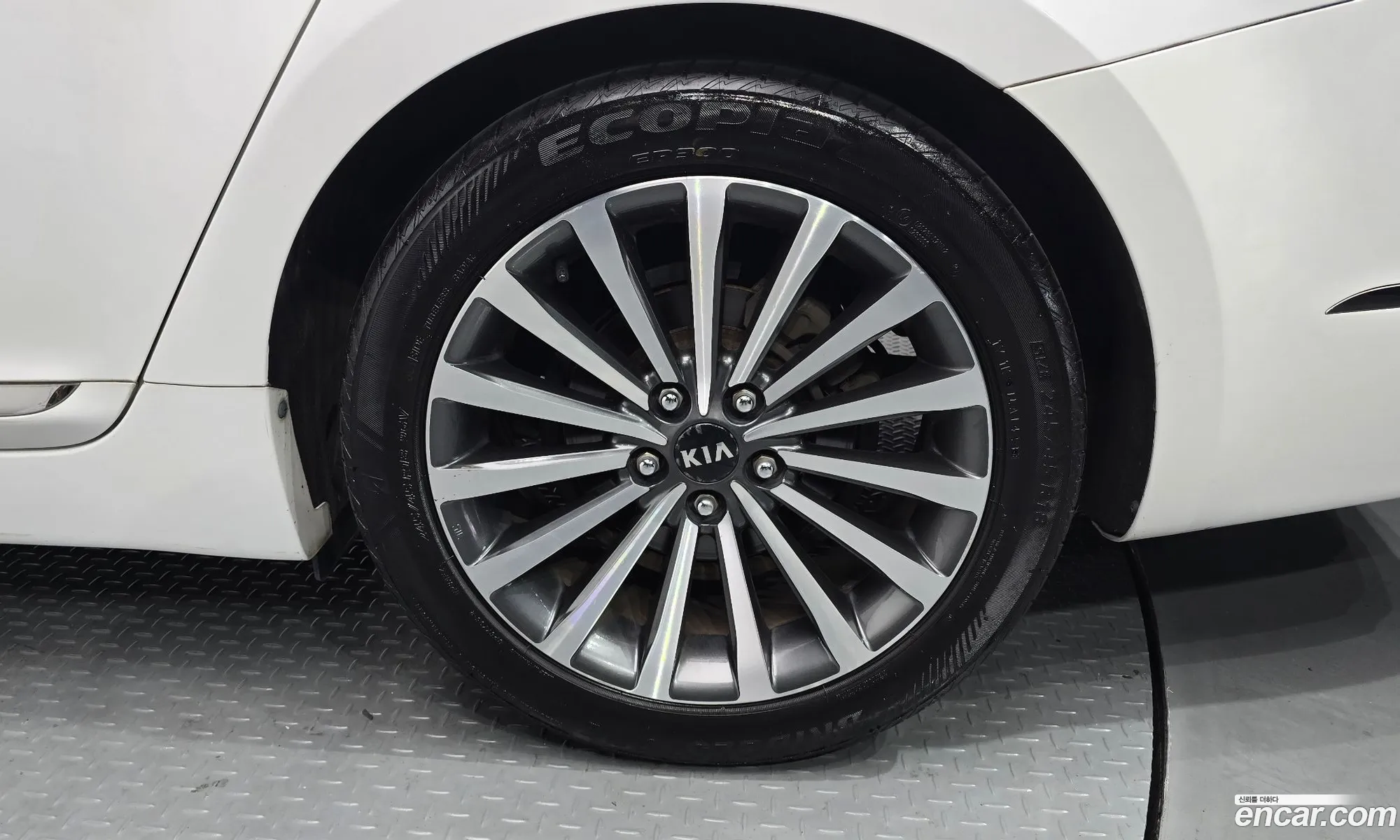Kia K7 2013 KNALM415BDA127732 — 14