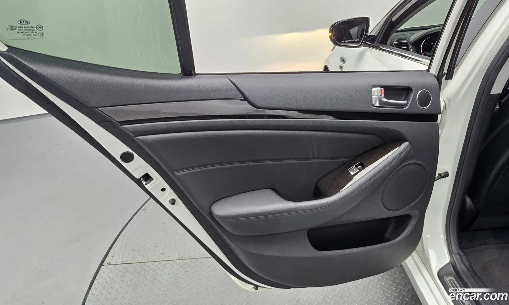 Kia K7 2013 KNALM415BDA127732 — 15