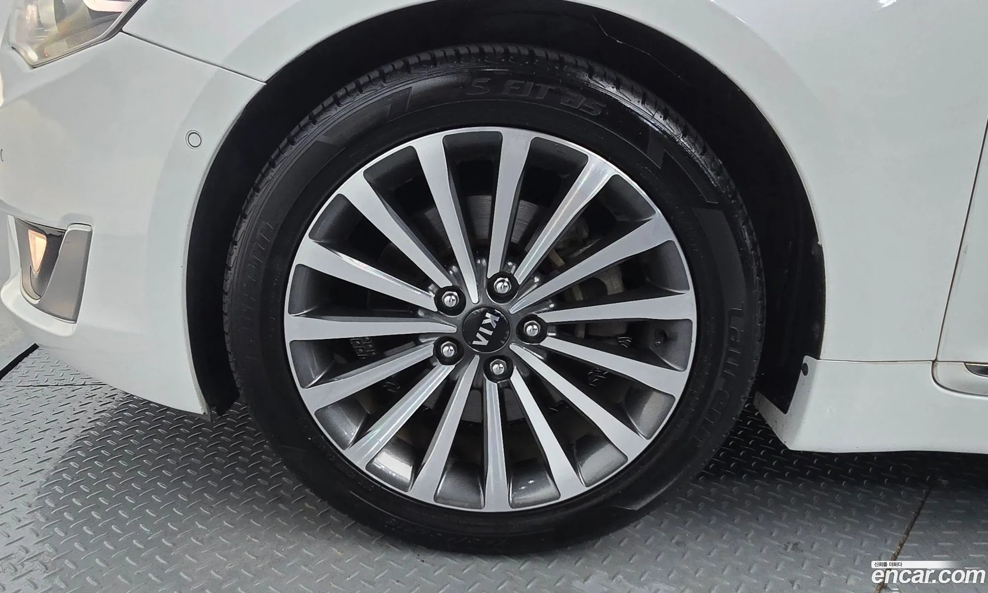 Kia K7 2013 KNALM415BDA127732 — 19