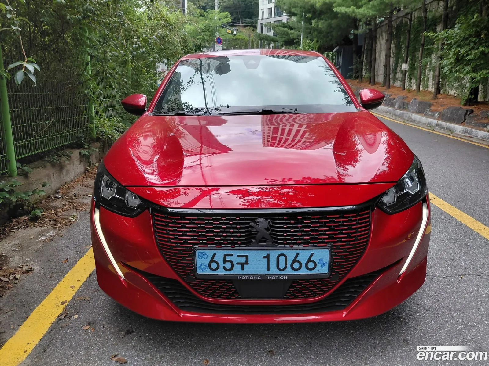 Peugeot e-208