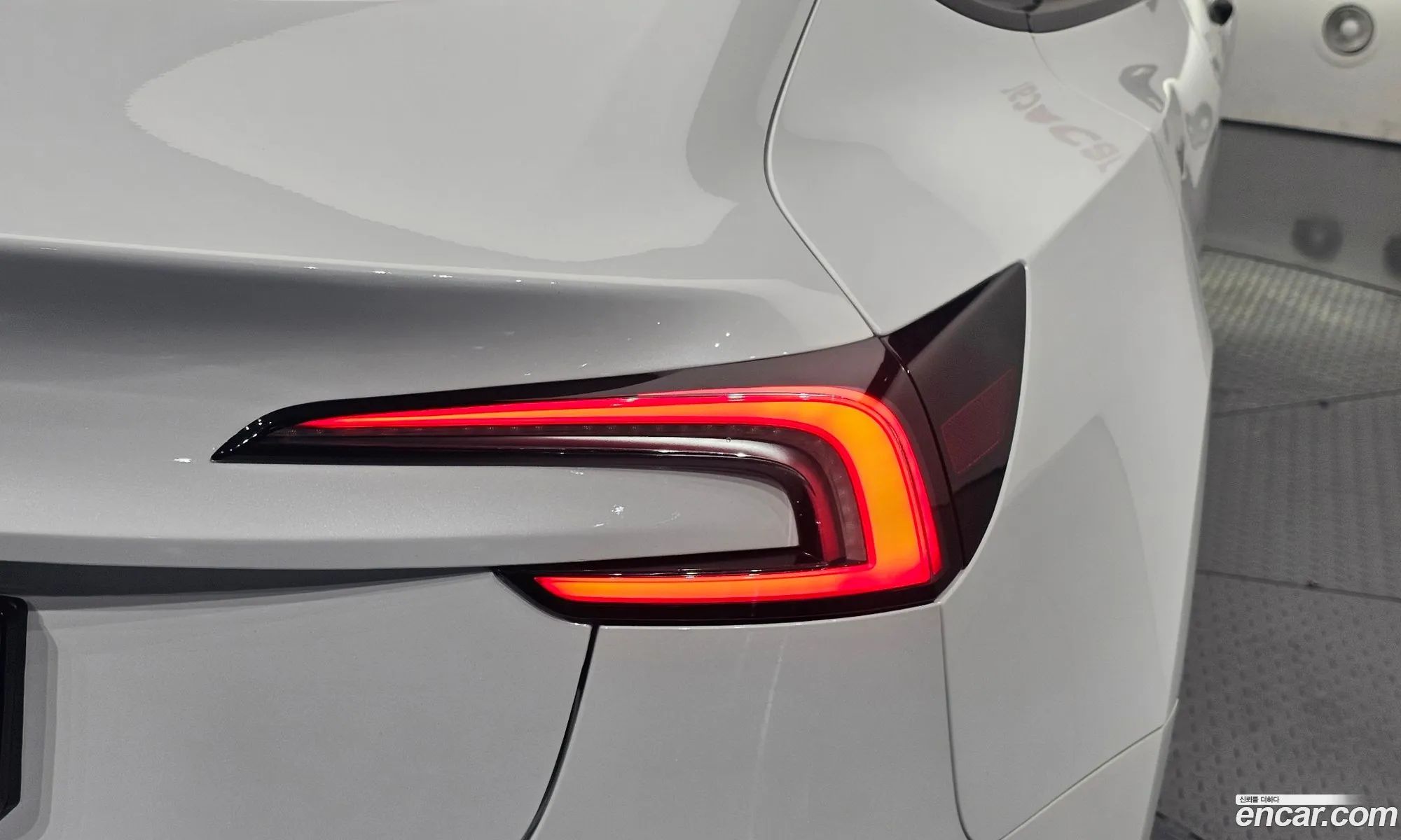 Tesla Model 3 2024 LRW3E7FS2RC190117 — 9