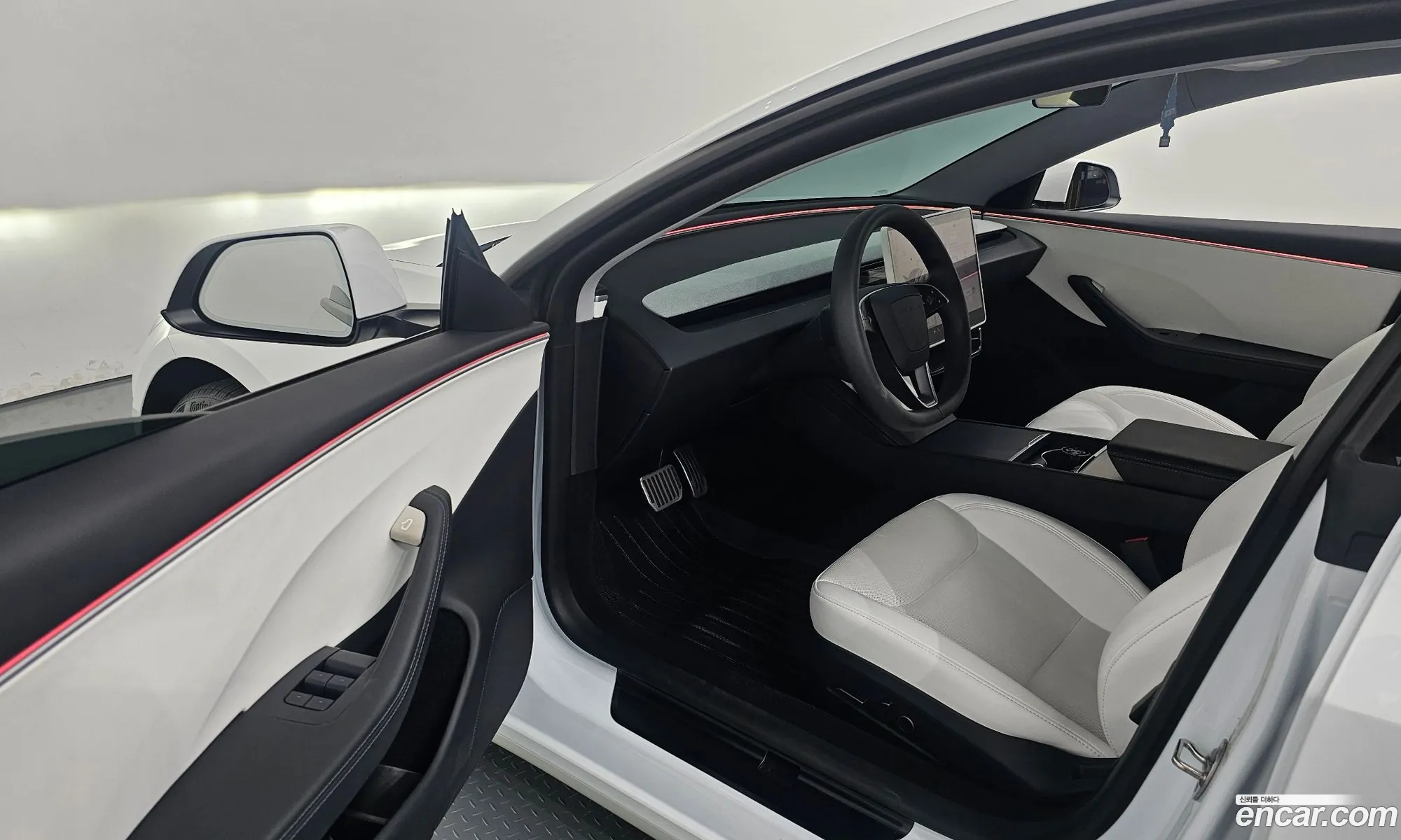 Tesla Model 3 2024 LRW3E7FS2RC190117 — 2