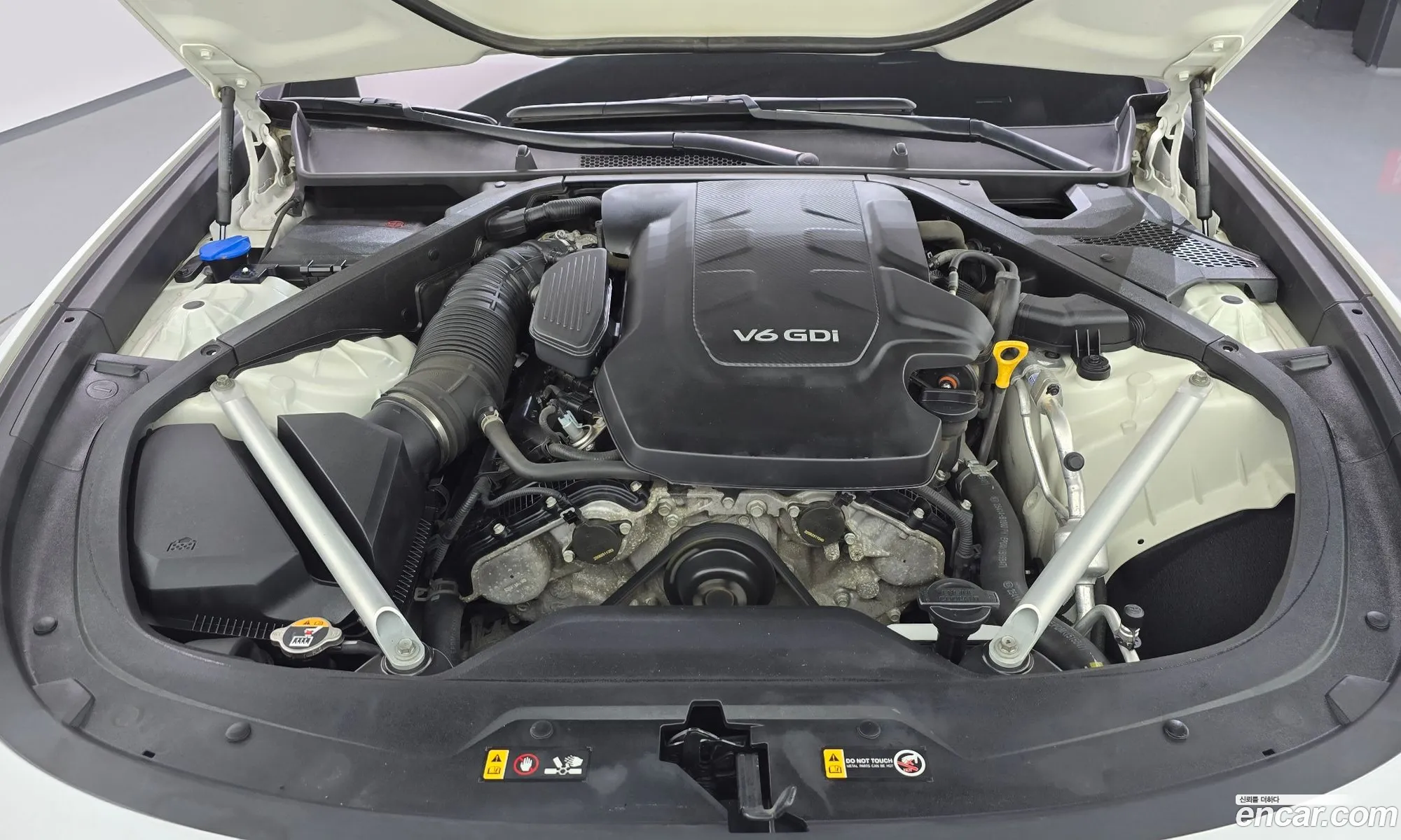 Kia K9 2022 KNAS2418DPS044217 — 17