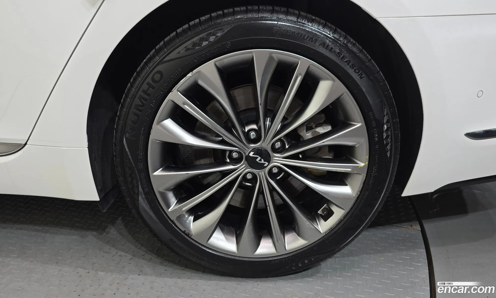 Kia K9 2022 KNAS2418DPS044217 — 28