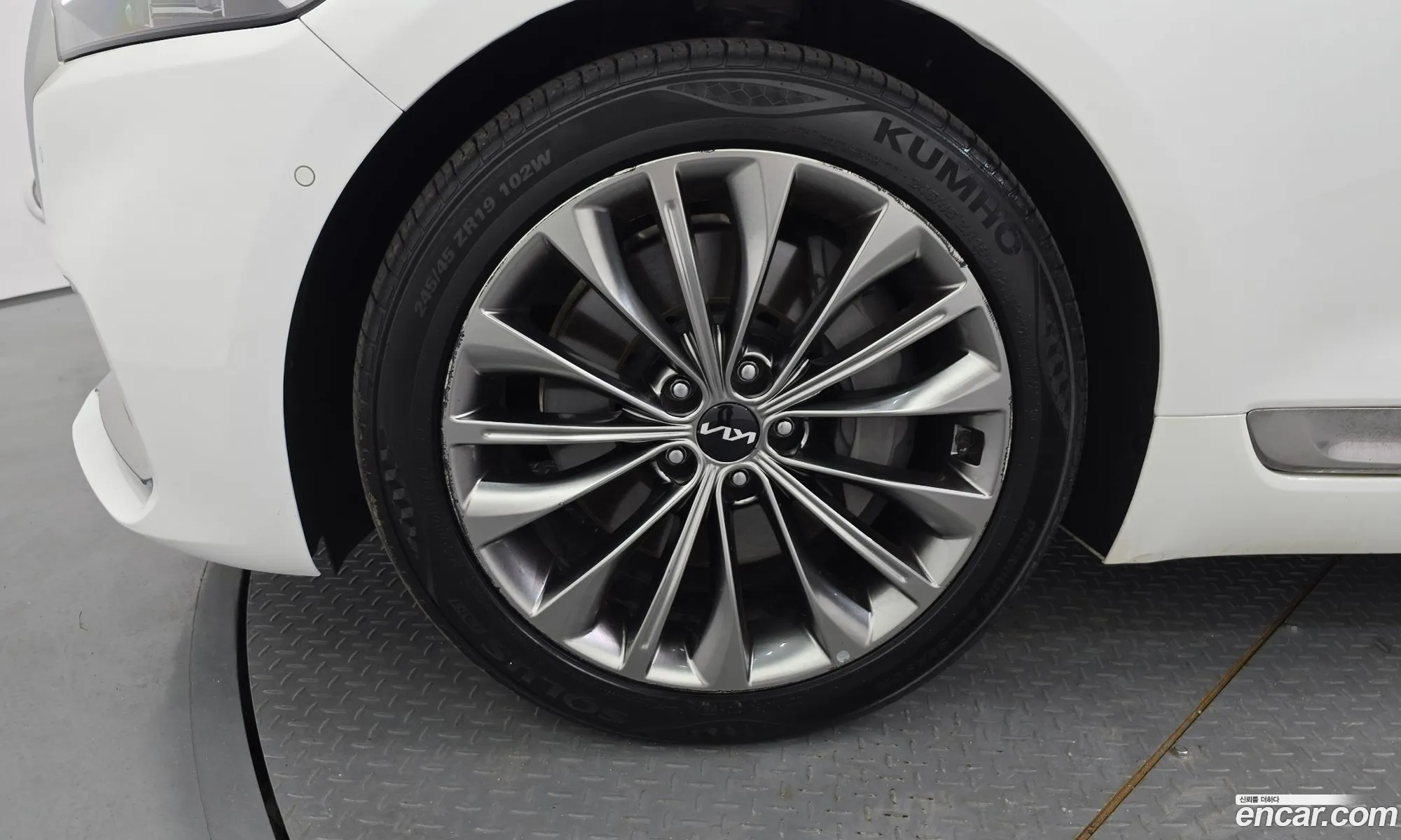 Kia K9 2022 KNAS2418DPS044217 — 5