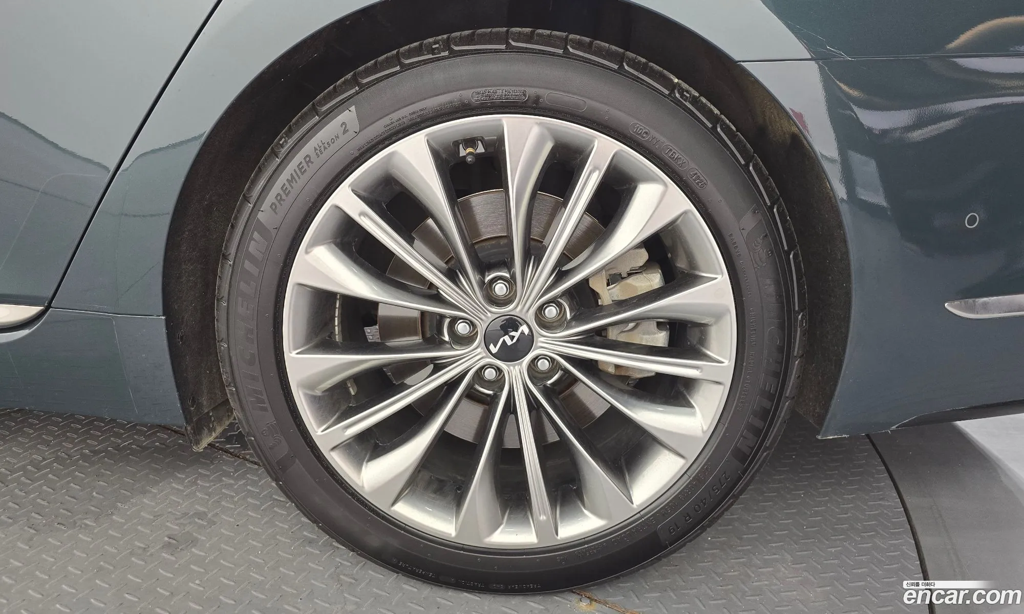 Kia K9 2023 KNAS2418DPS045412 — 25