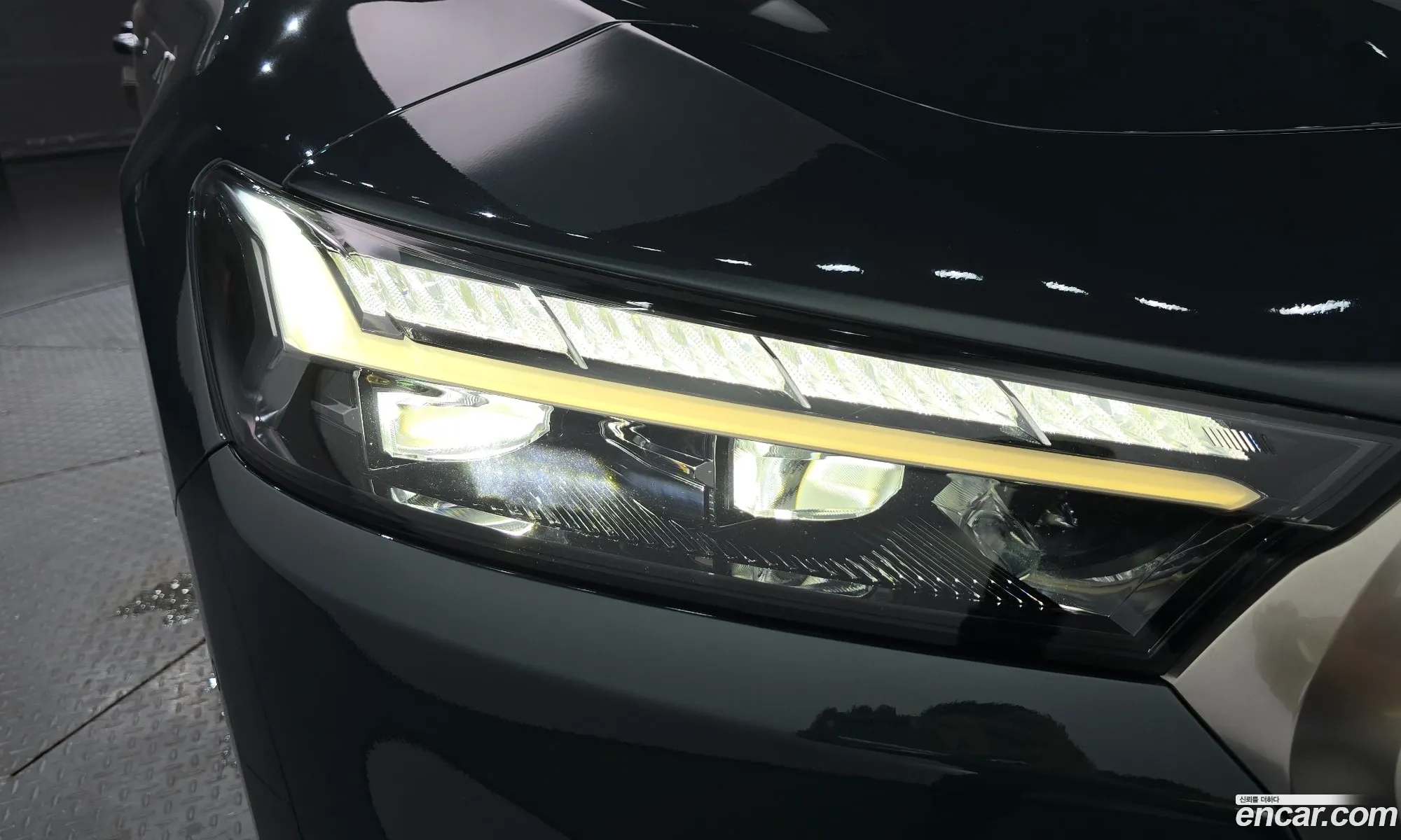 Kia K9 2023 KNAS2418DPS045412 — 4