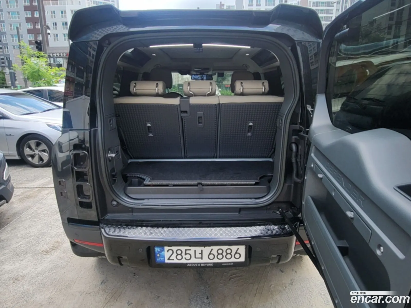 Land Rover Defender 2023 — 18
