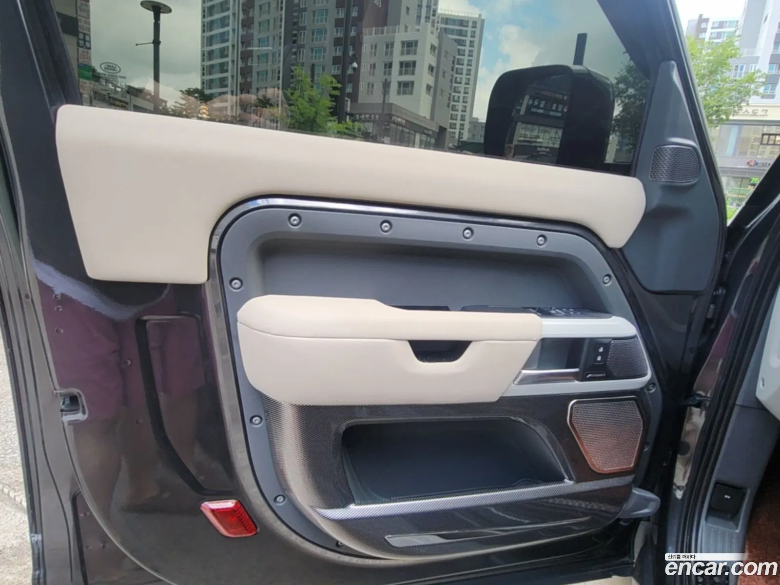 Land Rover Defender 2023 — 19