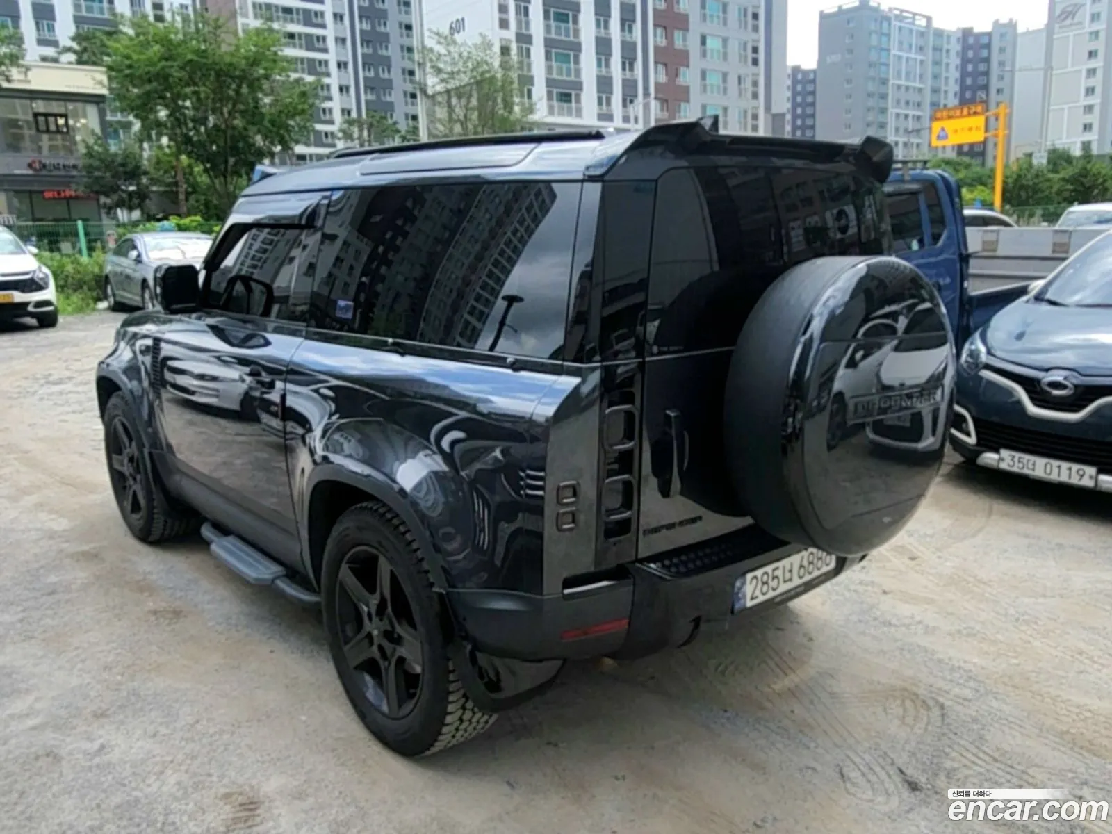 Land Rover Defender 2023 — 3