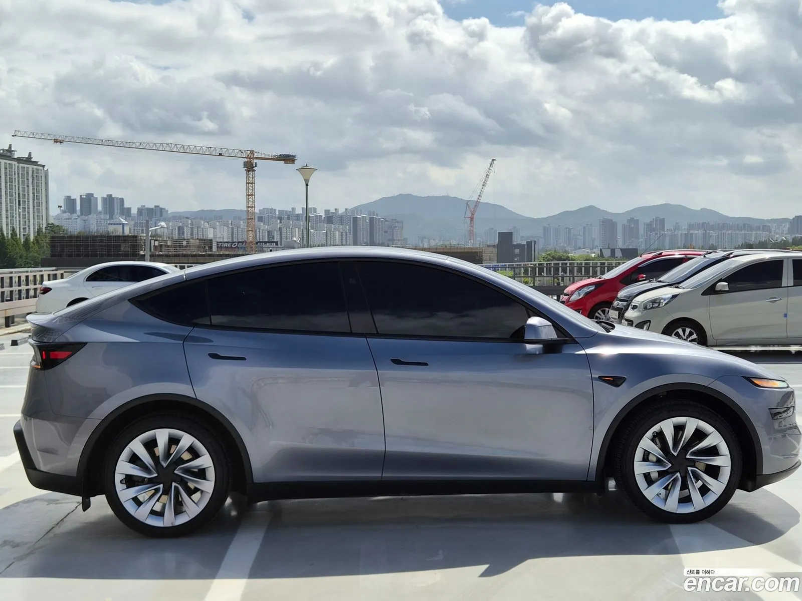 Tesla Model Y 2025 — 10