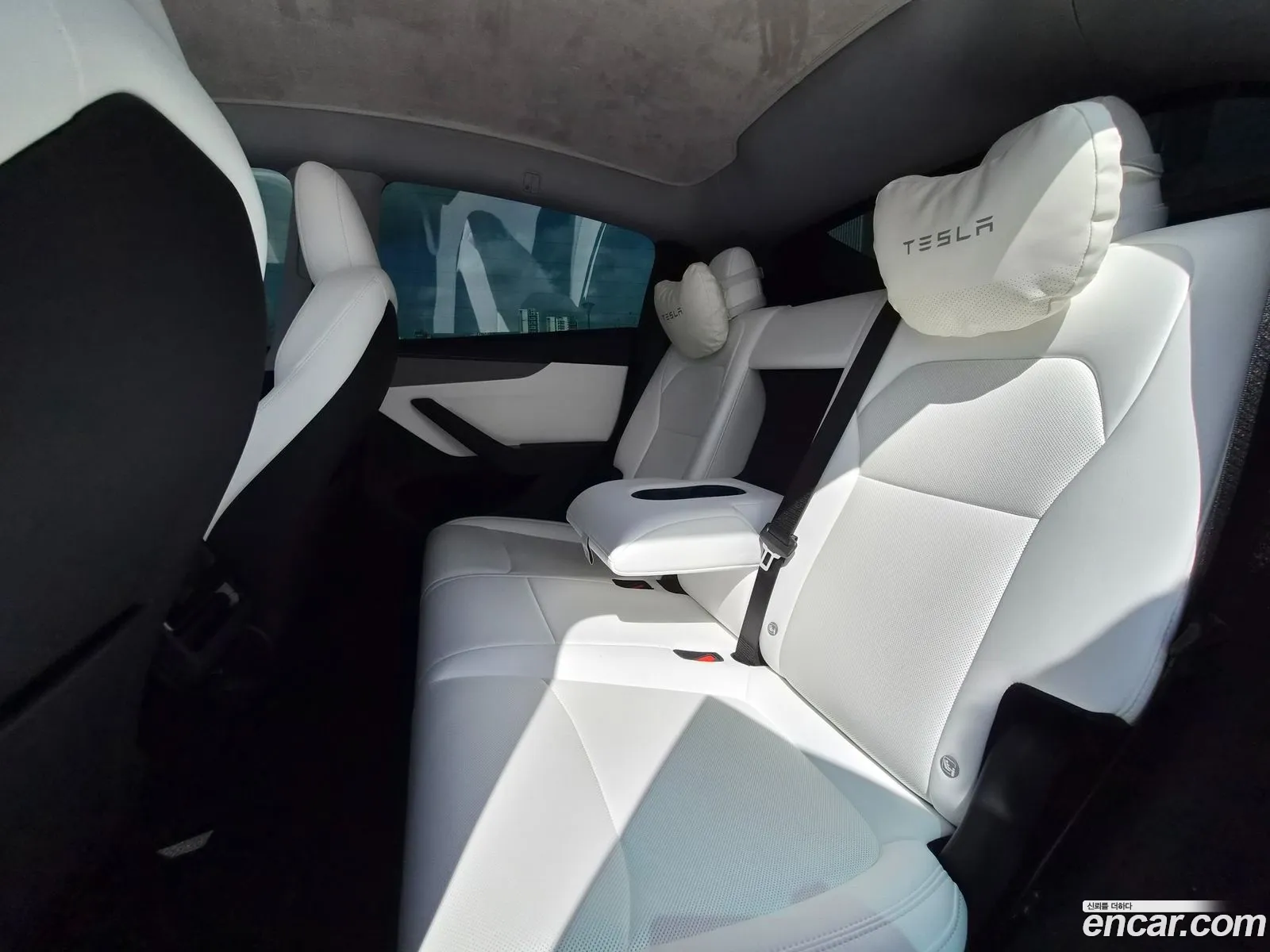 Tesla Model Y 2025 — 11