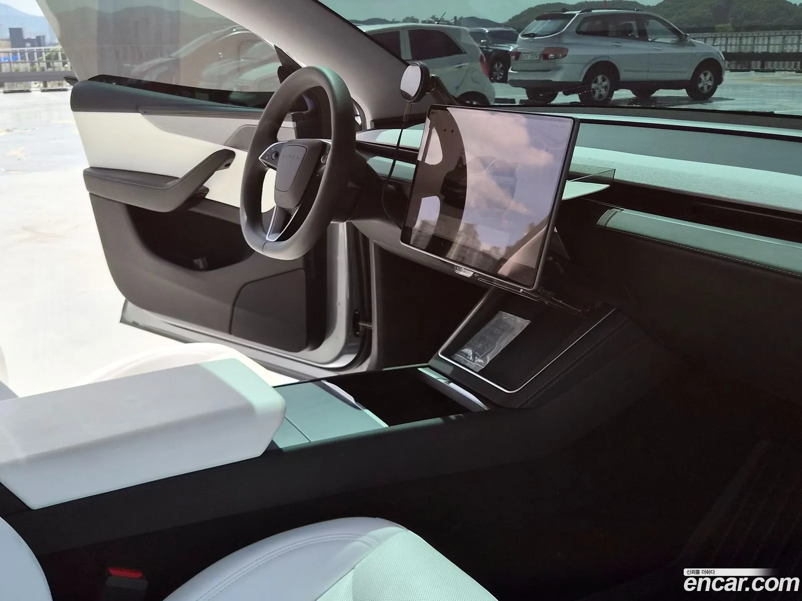 Tesla Model Y 2025 — 5