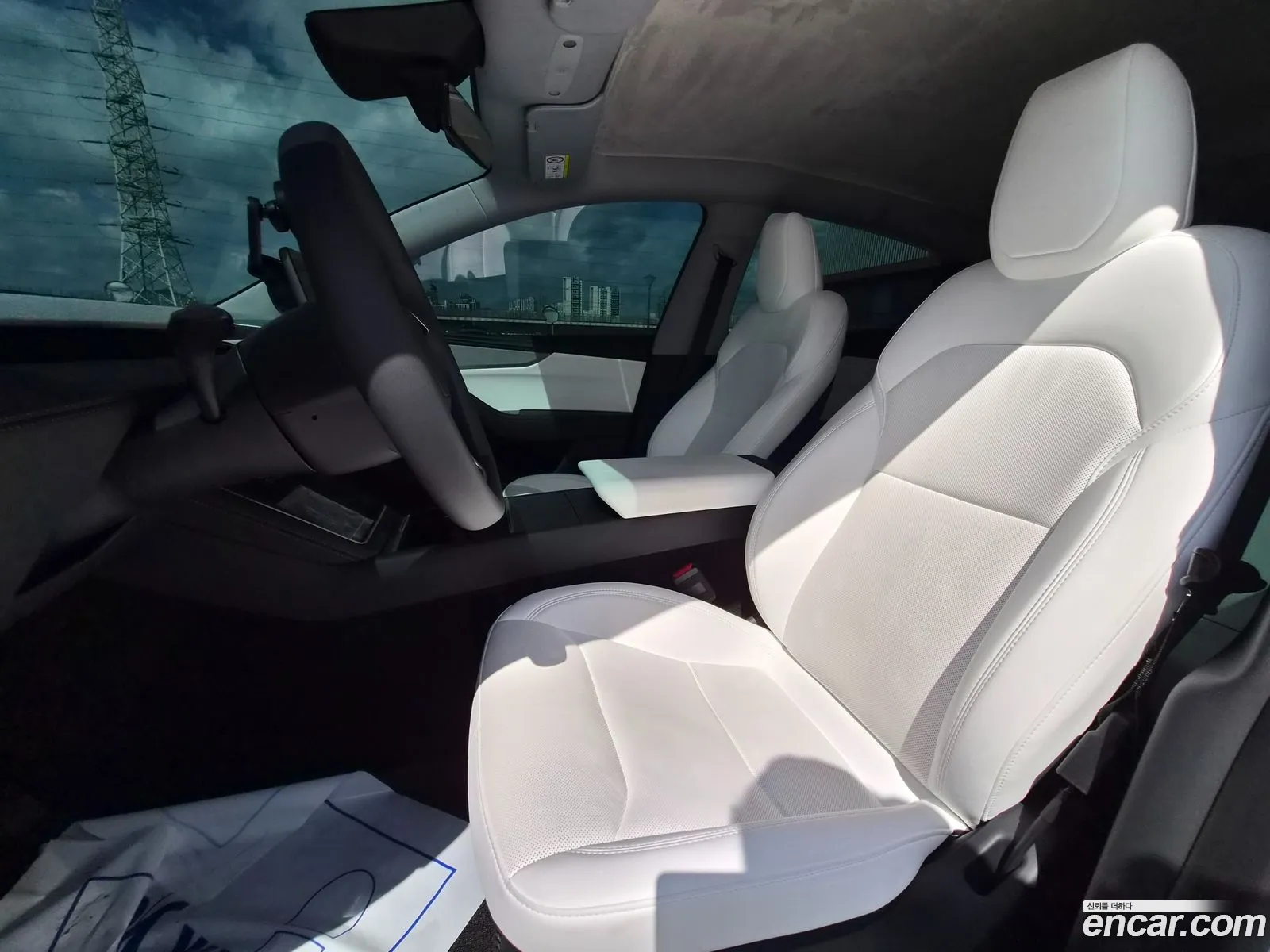 Tesla Model Y 2025 — 15