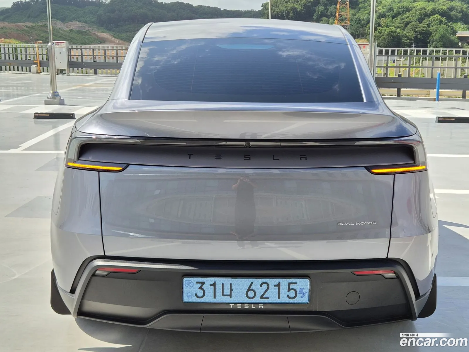 Tesla Model Y 2025 — 7