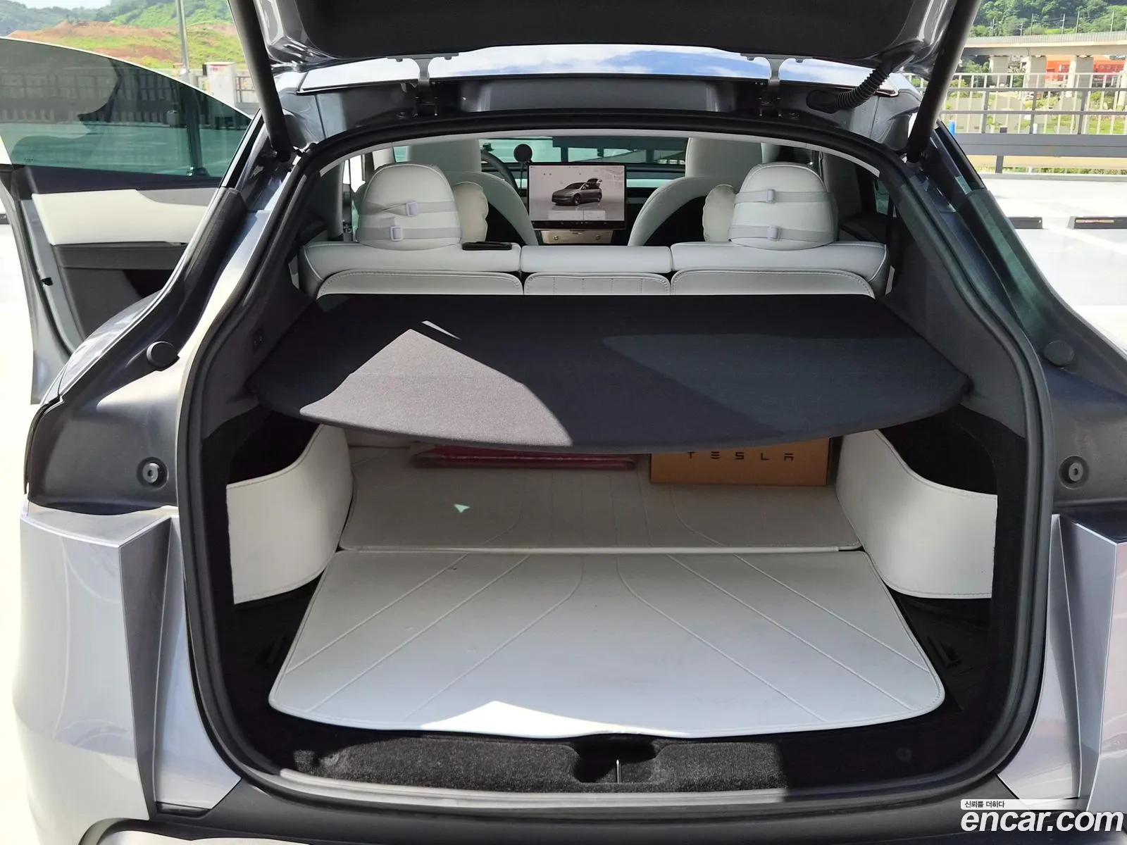 Tesla Model Y 2025 — 14