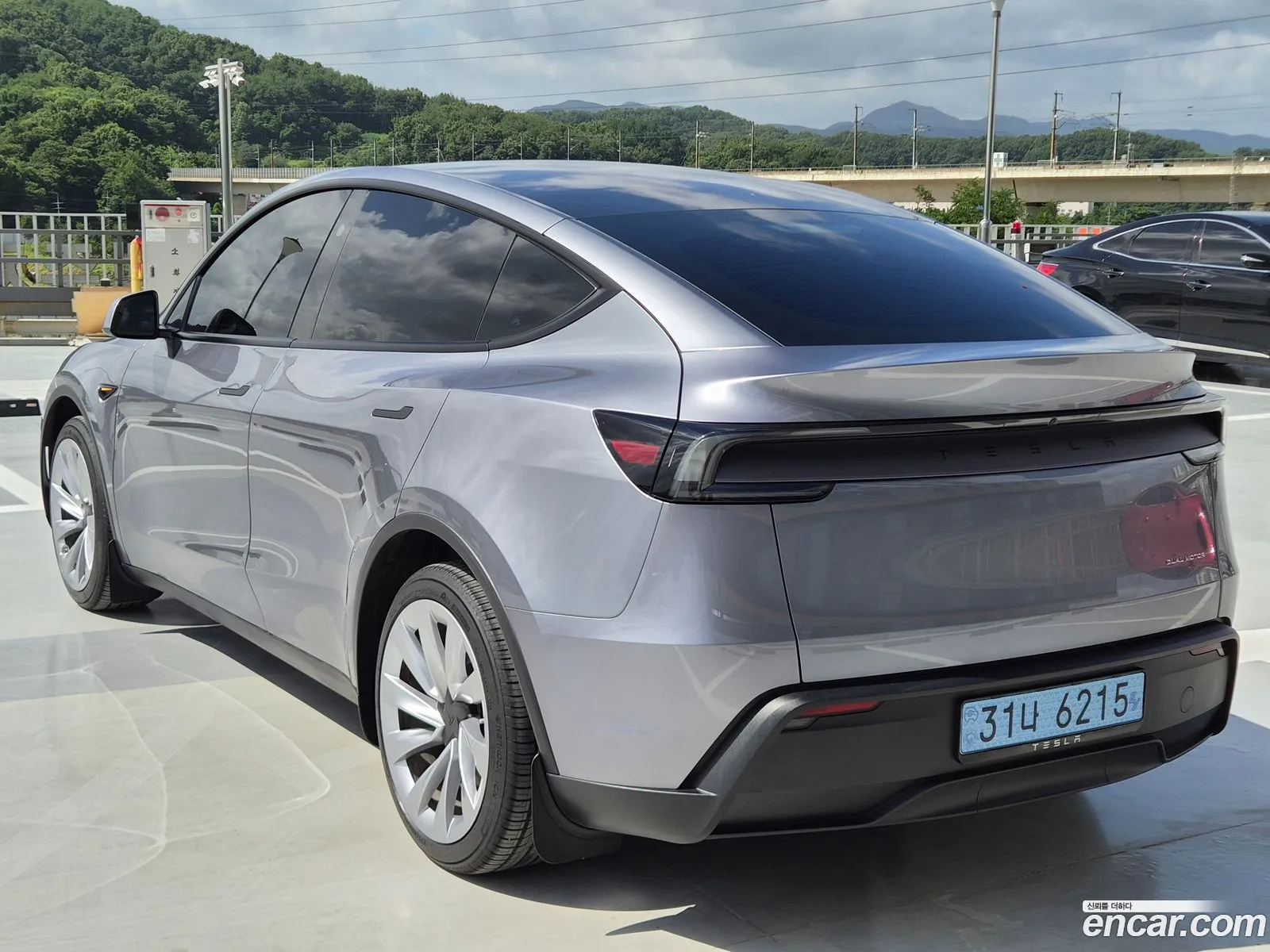 Tesla Model Y 2025 — 6