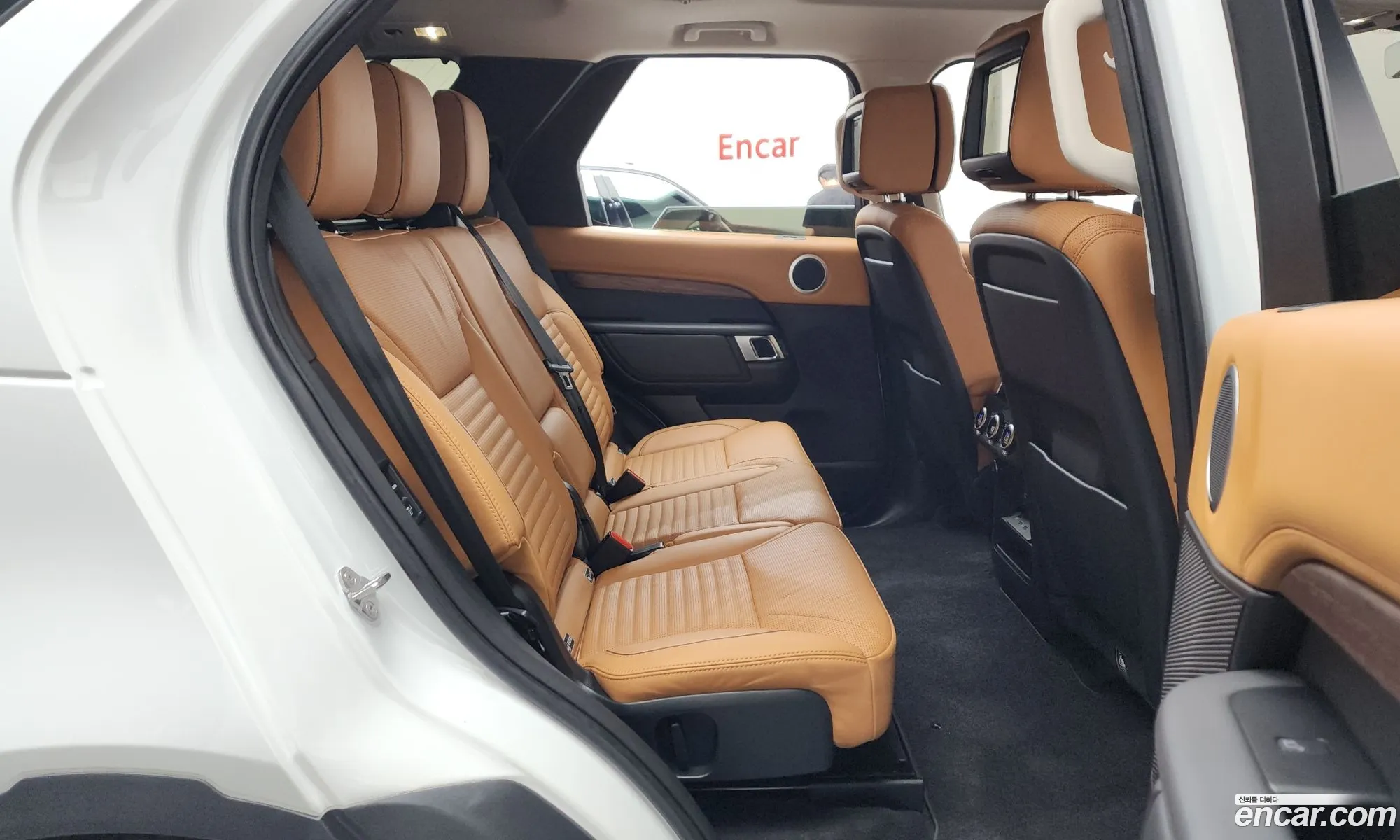 Land Rover Discovery 5 2019 SALRA2BK9KA084694 — 29