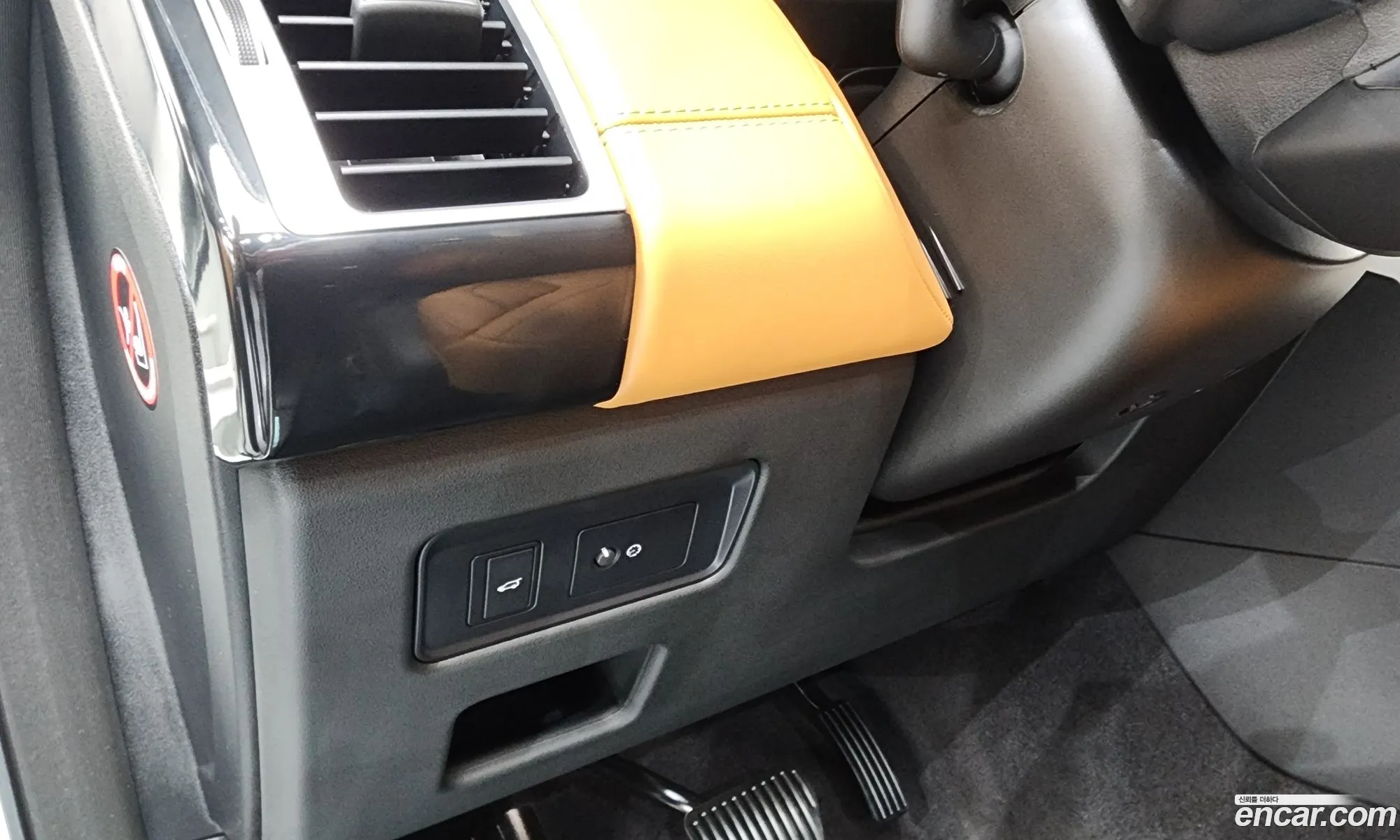 Land Rover Discovery 5 2019 SALRA2BK9KA084694 — 26