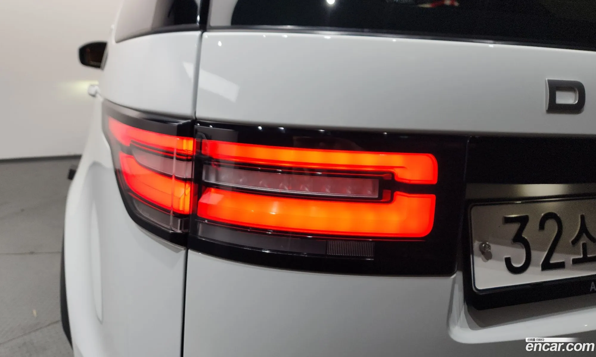Land Rover Discovery 5 2019 SALRA2BK9KA084694 — 32