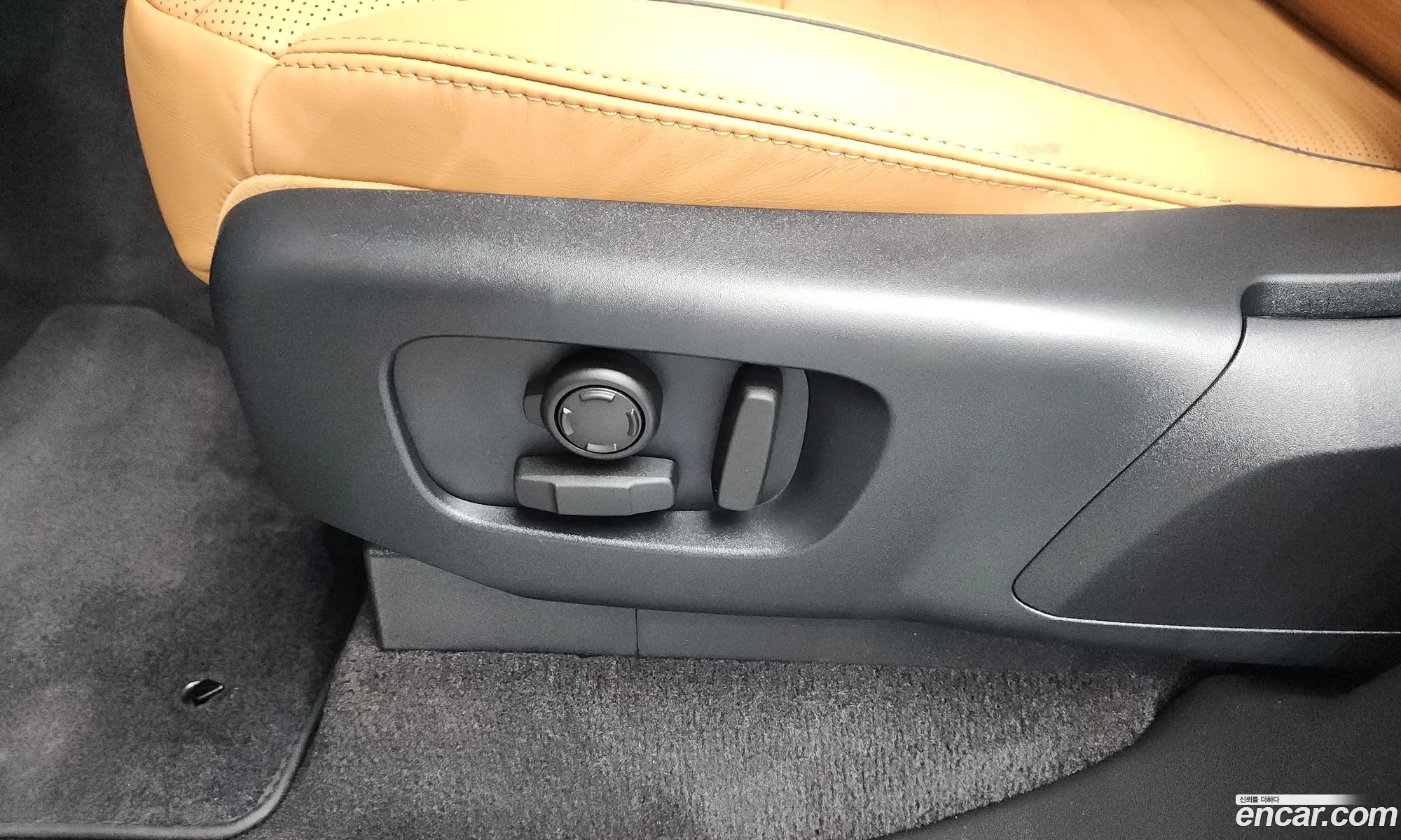 Land Rover Discovery 5 2019 SALRA2BK9KA084694 — 30