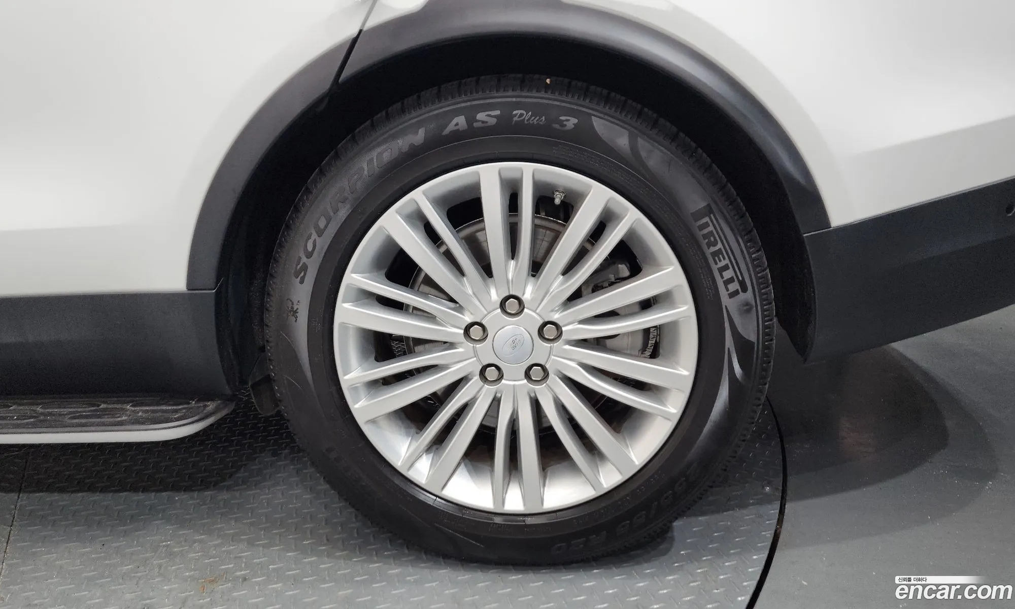 Land Rover Discovery 5 2019 SALRA2BK9KA084694 — 27