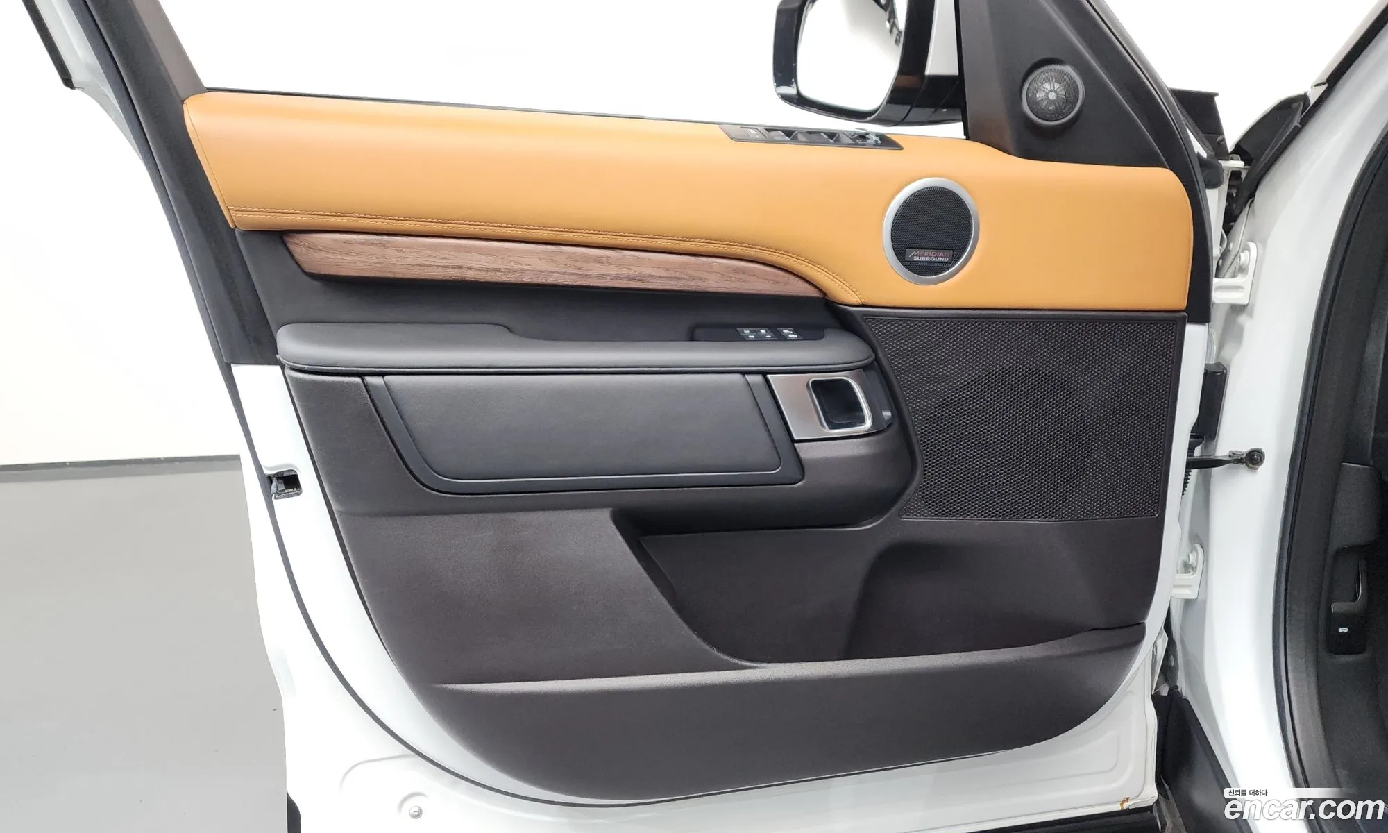 Land Rover Discovery 5 2019 SALRA2BK9KA084694 — 14