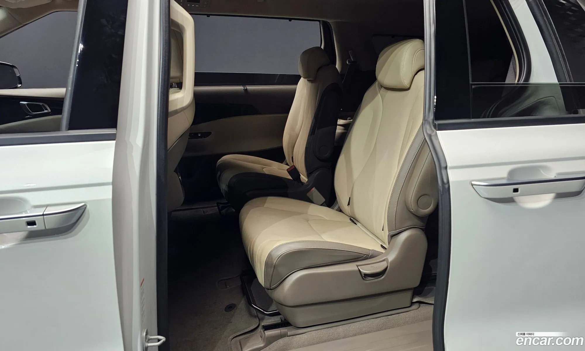 Kia Carnival 2022 KNANC81BBPS197720 — 7