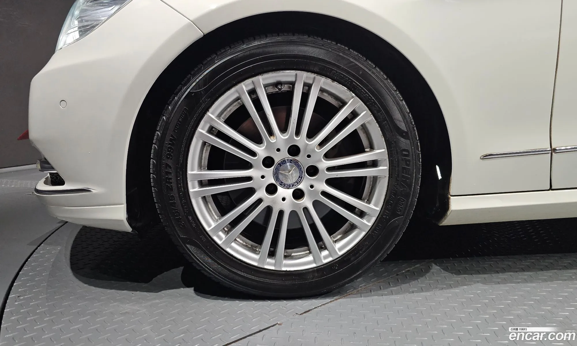 Mercedes-Benz E-Class W212 2012 WDDHF5DB7CA553601 — 14