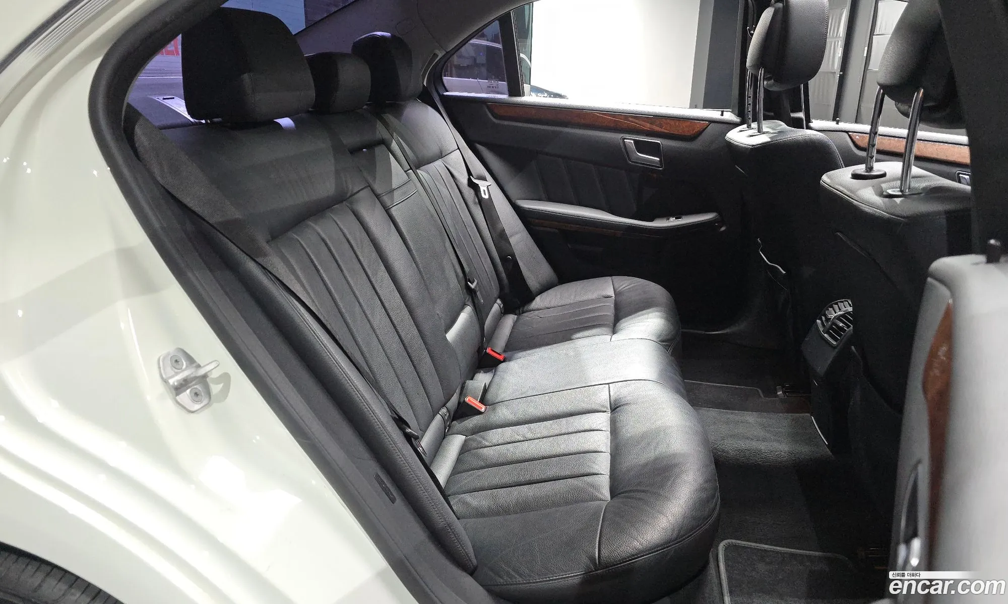 Mercedes-Benz E-Class W212 2012 WDDHF5DB7CA553601 — 4