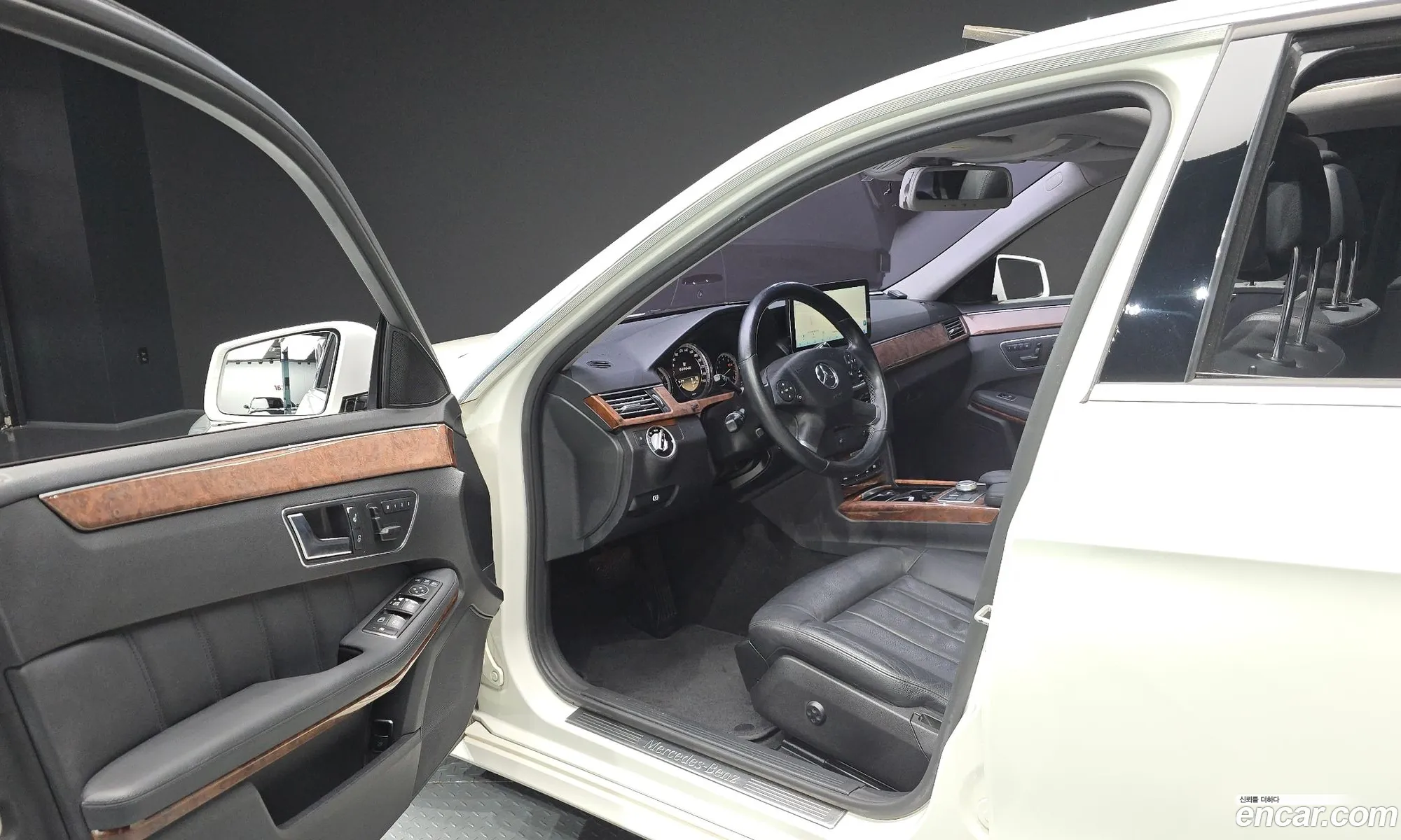 Mercedes-Benz E-Class W212 2012 WDDHF5DB7CA553601 — 13