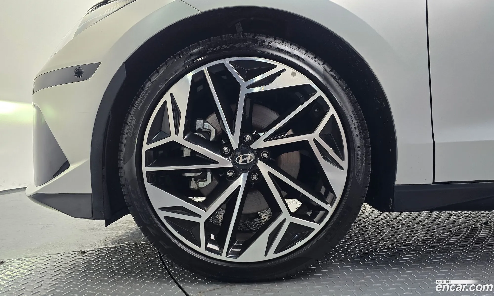 Hyundai Ioniq 6 2025 KMHM541CPSA104662 — 2